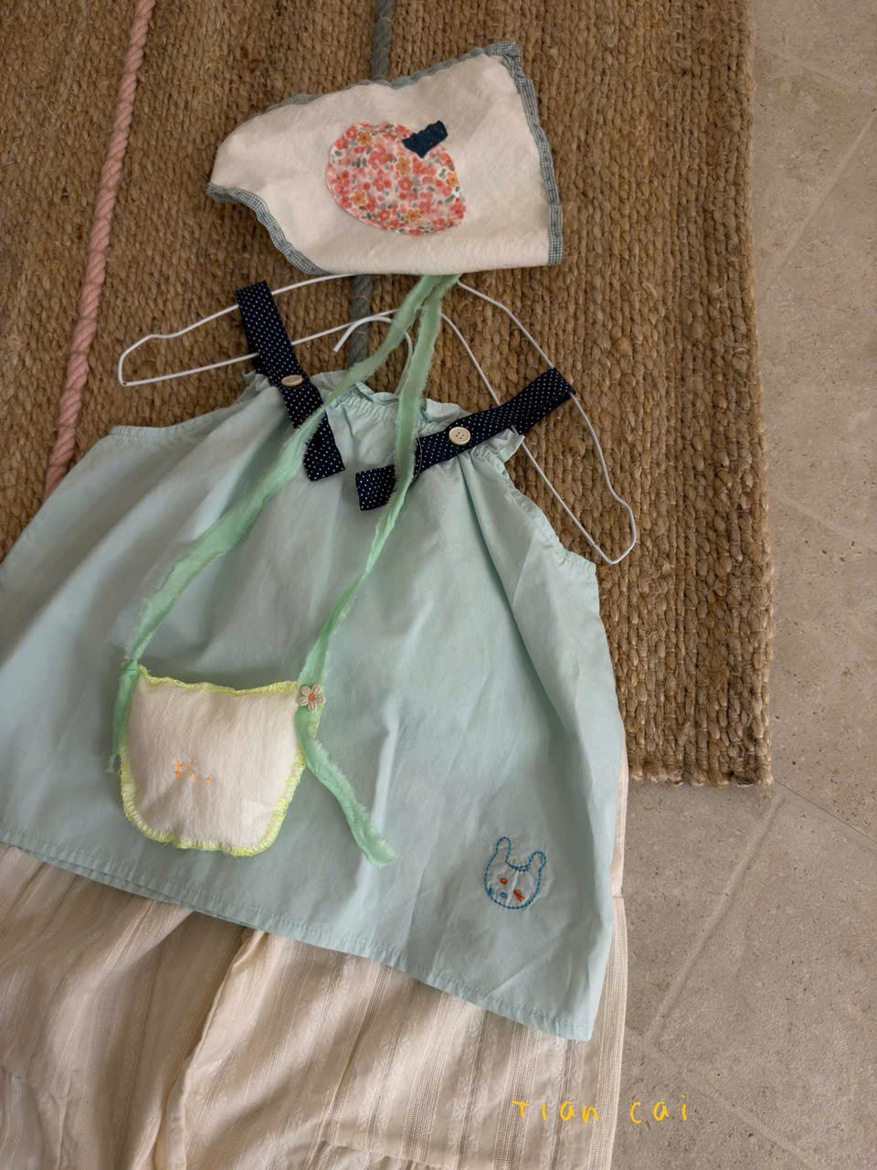 A49 - Áo hai dây xanh mint phối dây chấm bi nút gài hãng Tian Cai (Sz90-130)