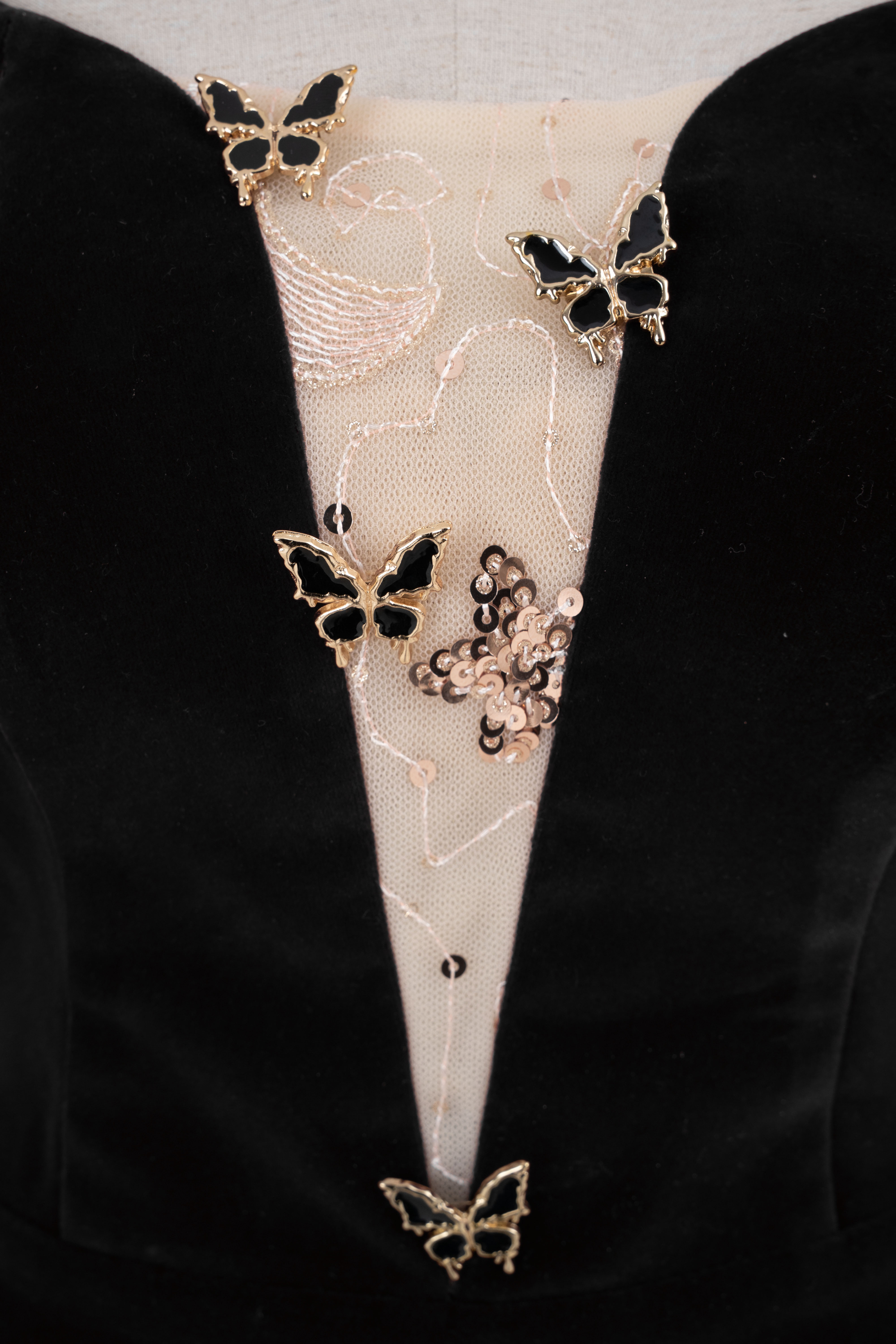 Đầm Bút Chì Trễ Vai Tag Bướm_thumbnail_7