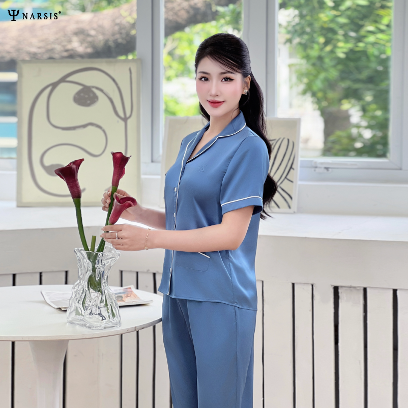 Bộ đồ ngủ lụa satin Narsis M24039 màu xanh đậm, thiết kế thanh lịch, thoải mái._thumbnail_2