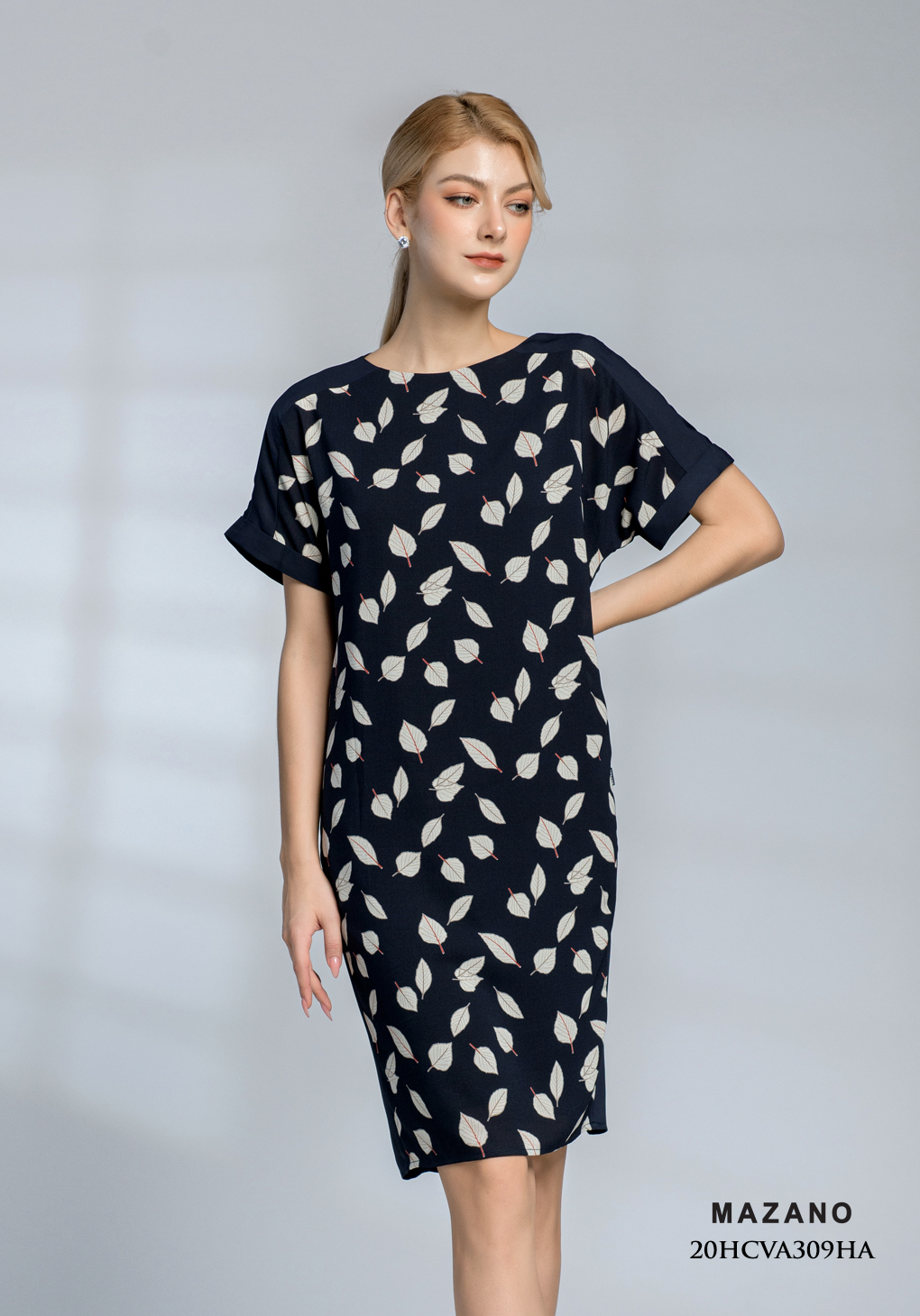 Đầm đen suông họa tiết phối lưng xanh trơn_thumbnail_3