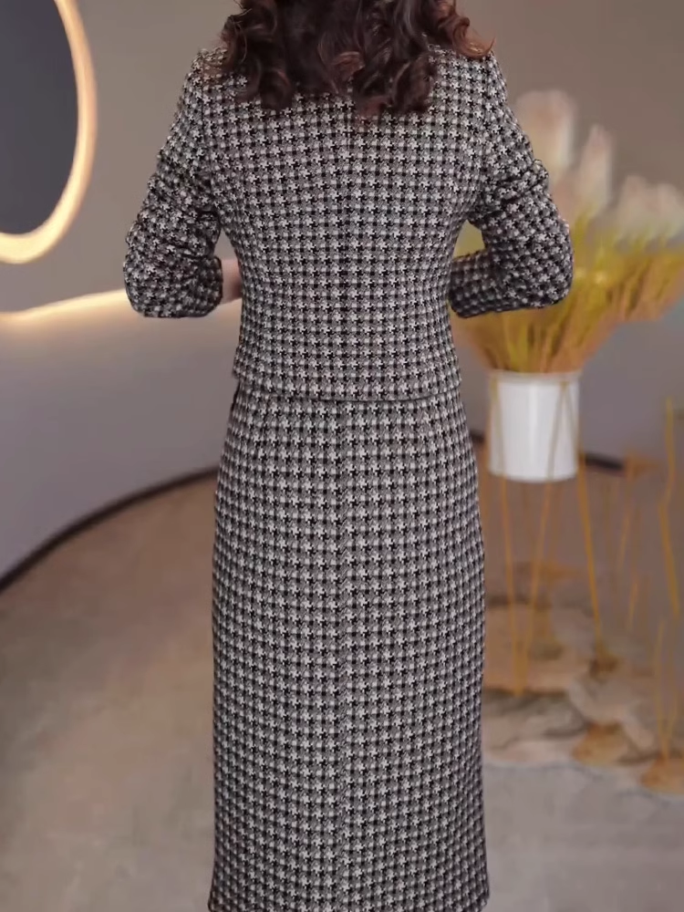 15812-Set áo tay dài kết nút tàu kèm chân  váy bút chì (  thun lụa)_thumbnail_2