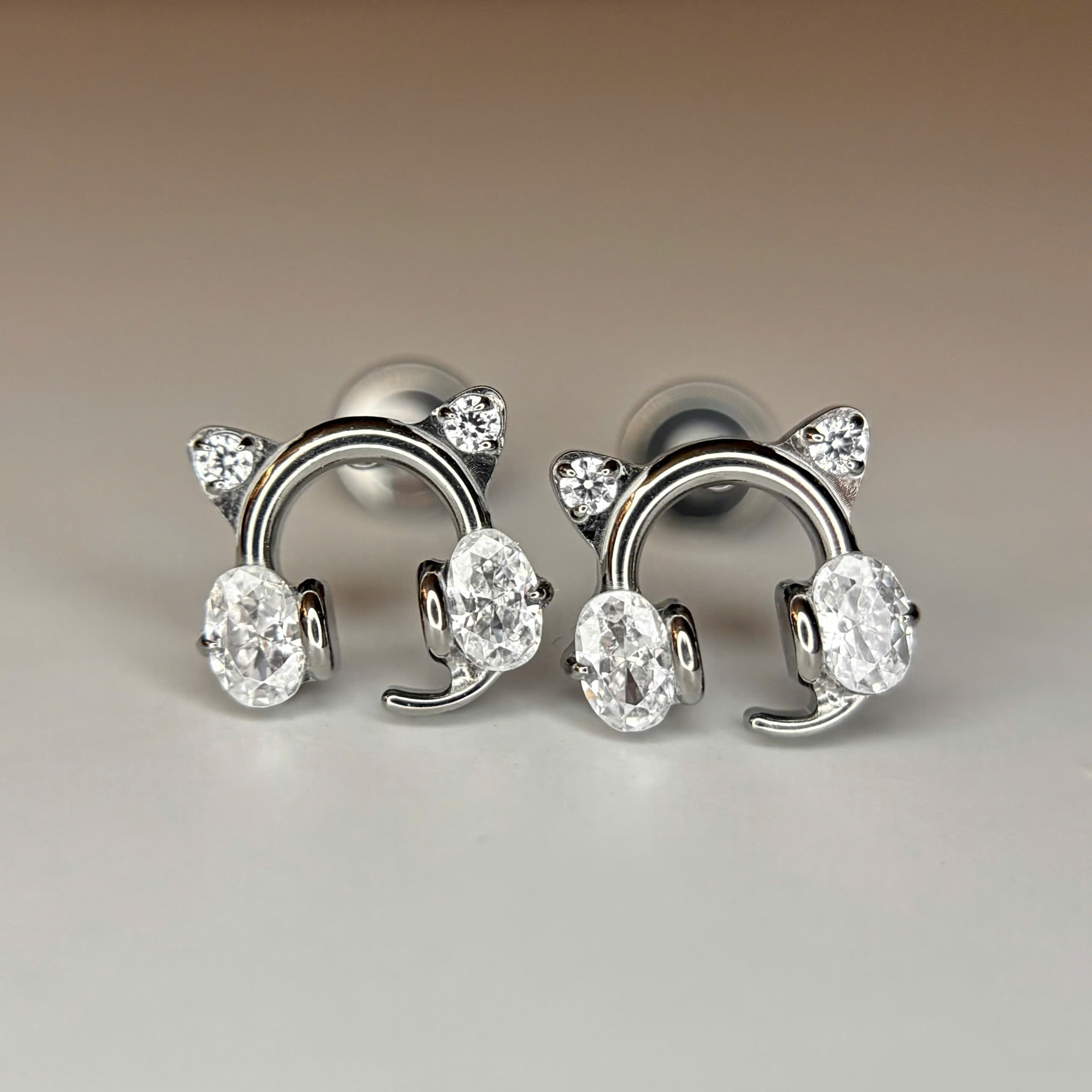 Khuyên kiểu titan tai nghe