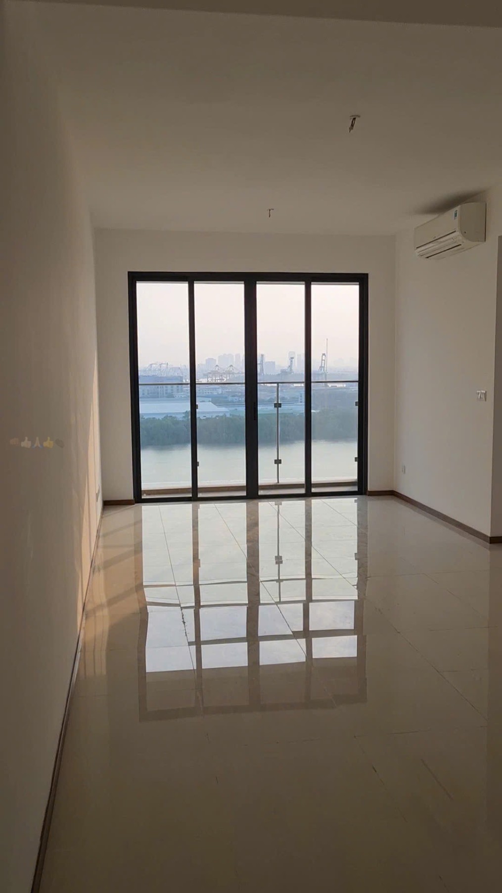 Cho thuê 3 phòng ngủ One Verandah - View sông SG trực diện, ngắm nhìn các biểu tượng thành phố - Ban công Tây Nam thoáng_thumbnail_1