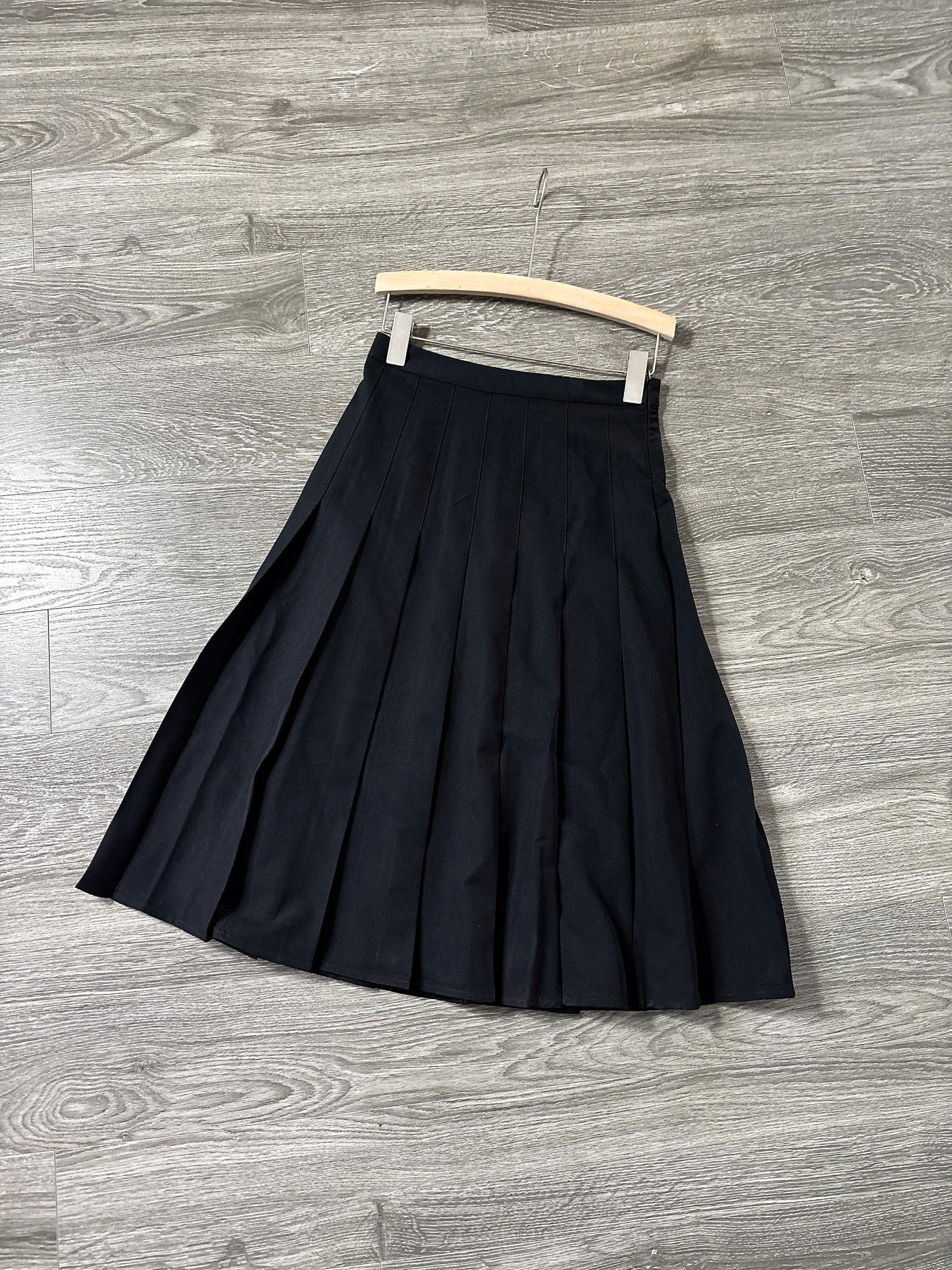 H54 CHÂN VÁY XẾP LY ĐEN