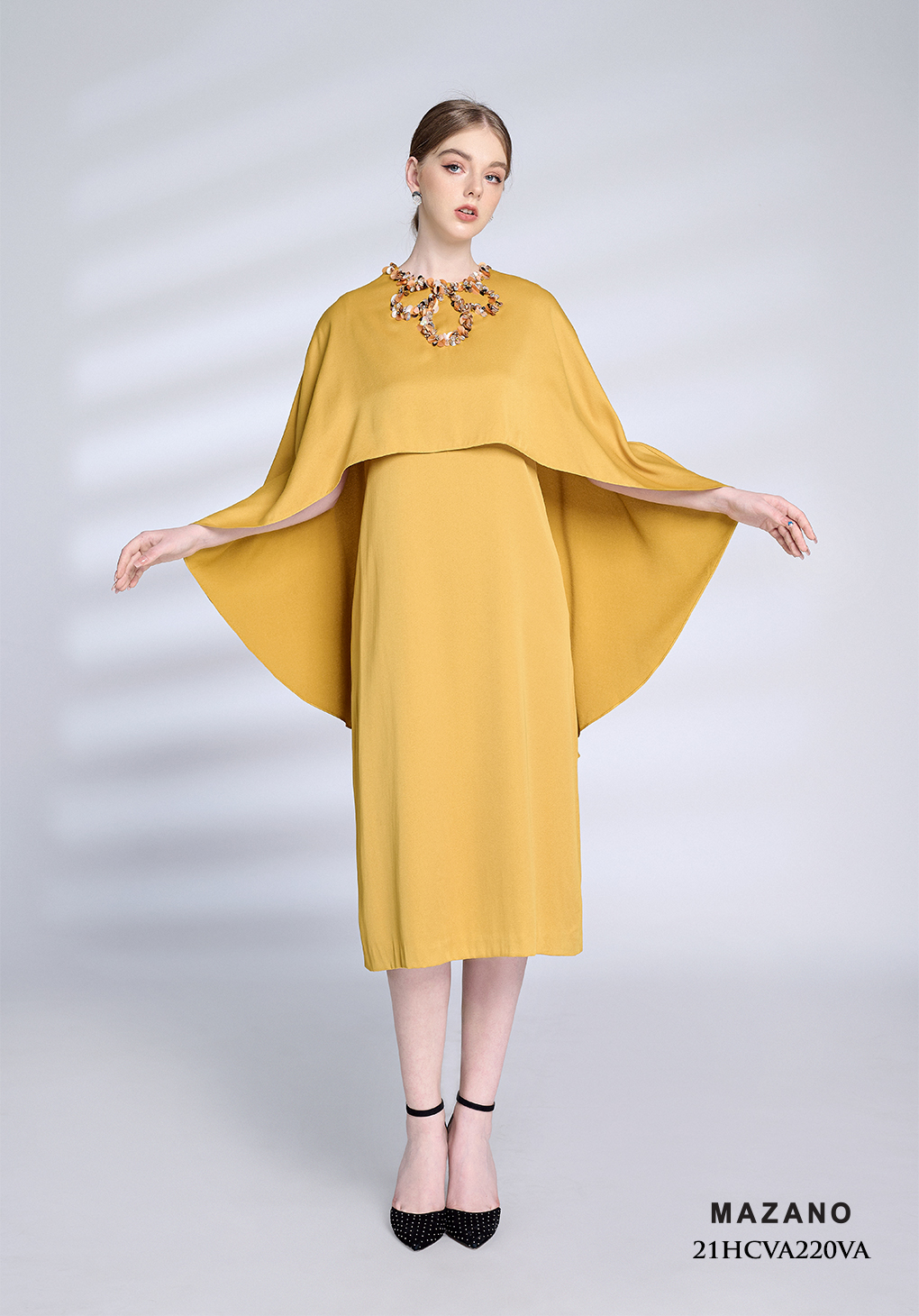 Đầm vàng dạ hội đính đá_thumbnail_0