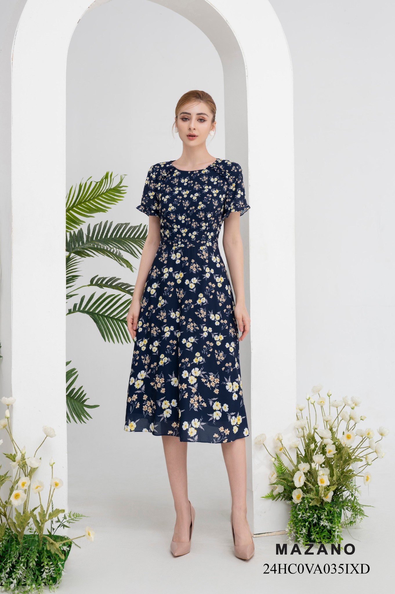 Đầm ôm chân rủ tiệc họa tiết hoa in bố cục