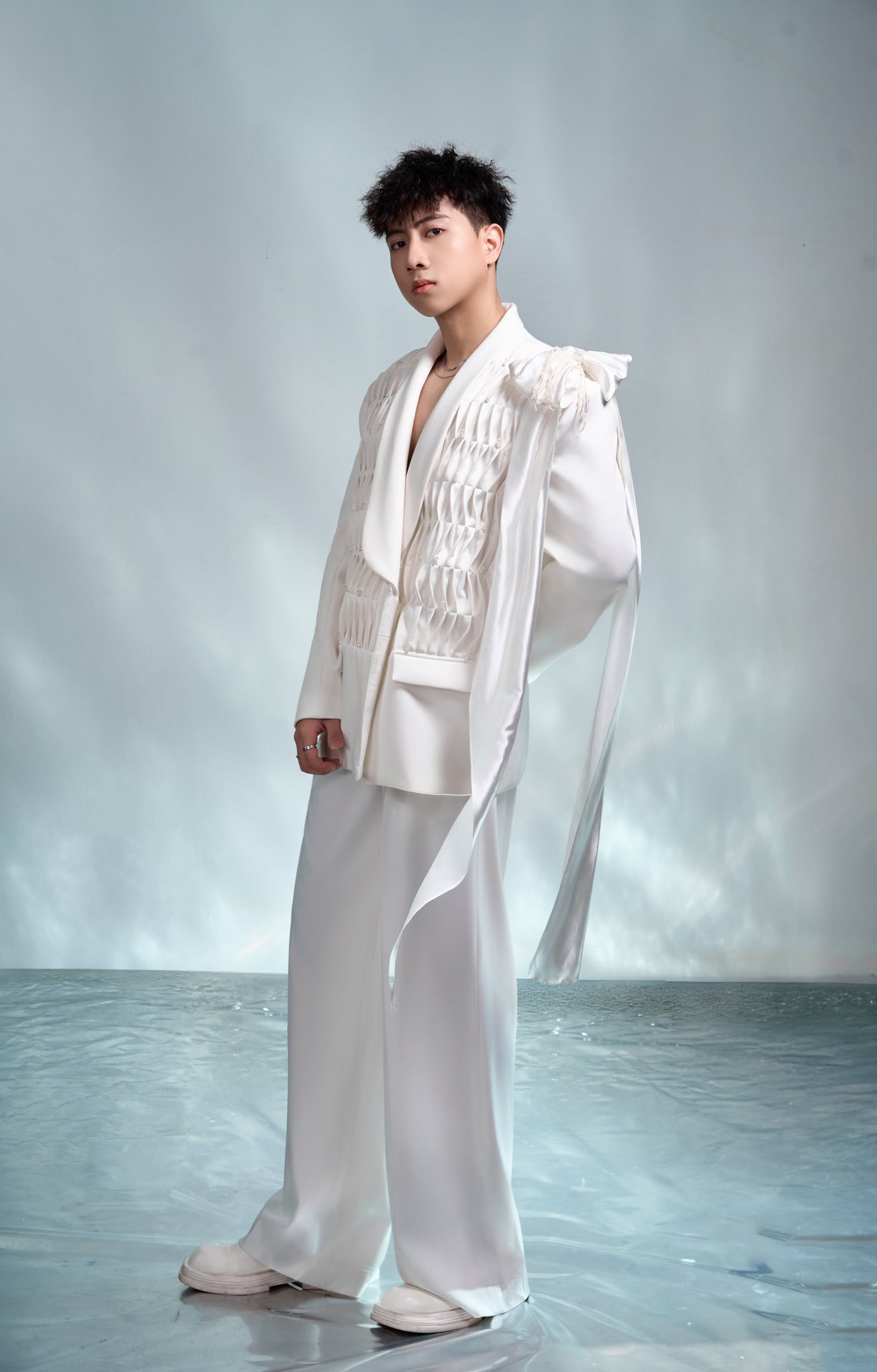 BỘ VEST TRẮNG LƯU QUANG_thumbnail_2