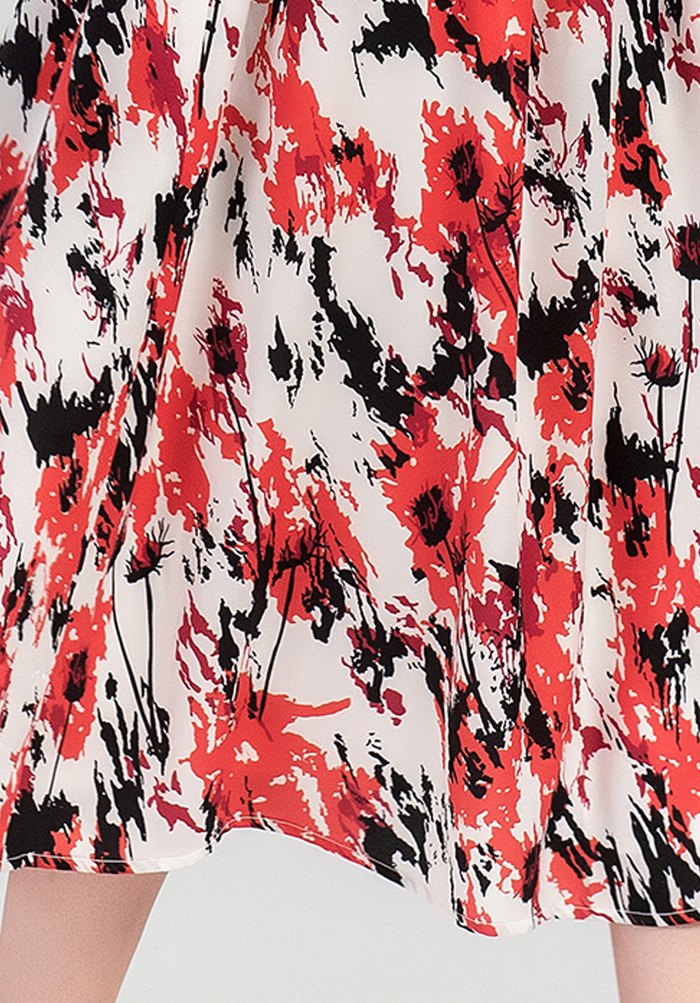 Chân váy xoè vải Tuytxi màu trắng in hoạ tiết hoa đỏ_thumbnail_2