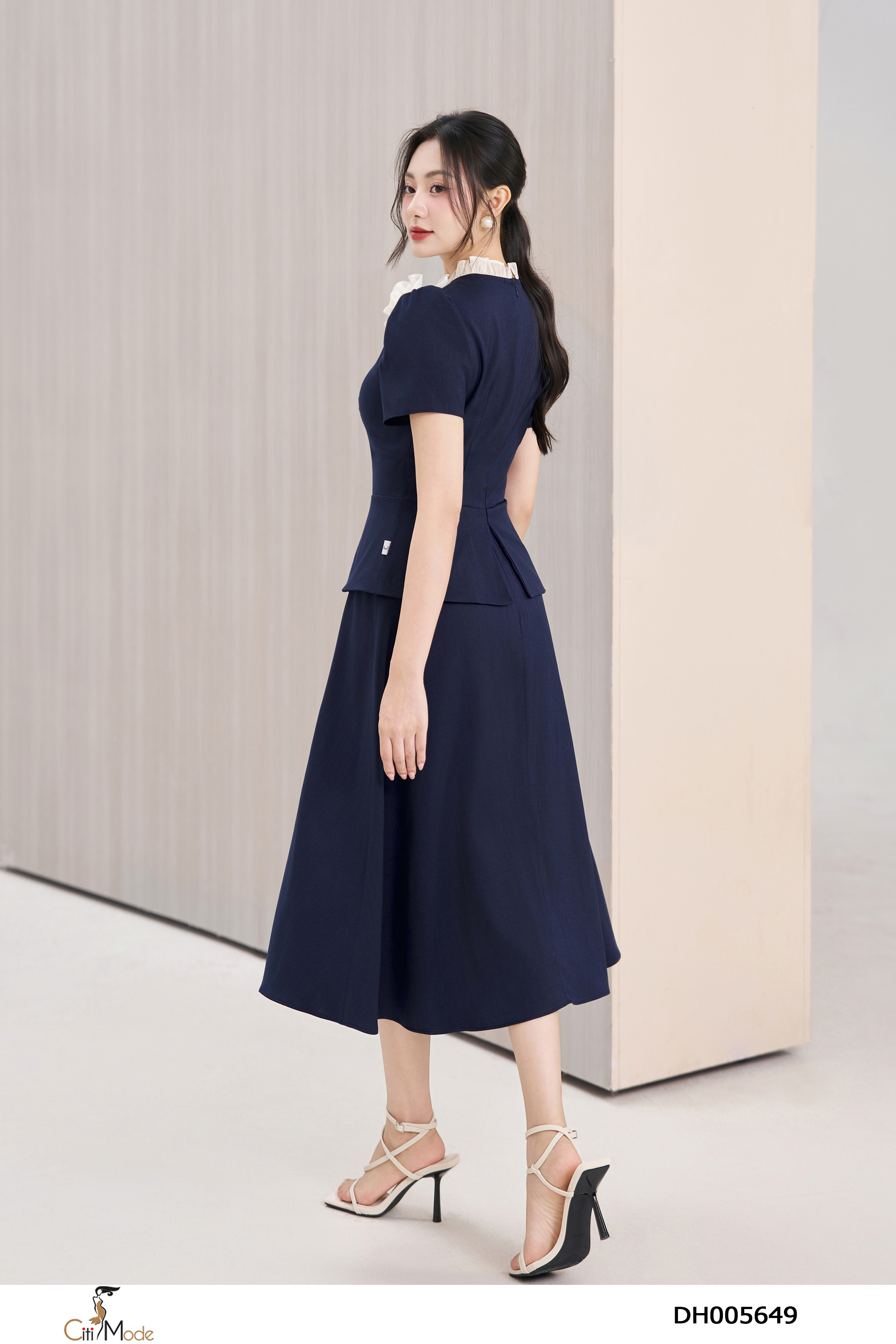 Đầm xòe tím than cổ nhún hoa vai