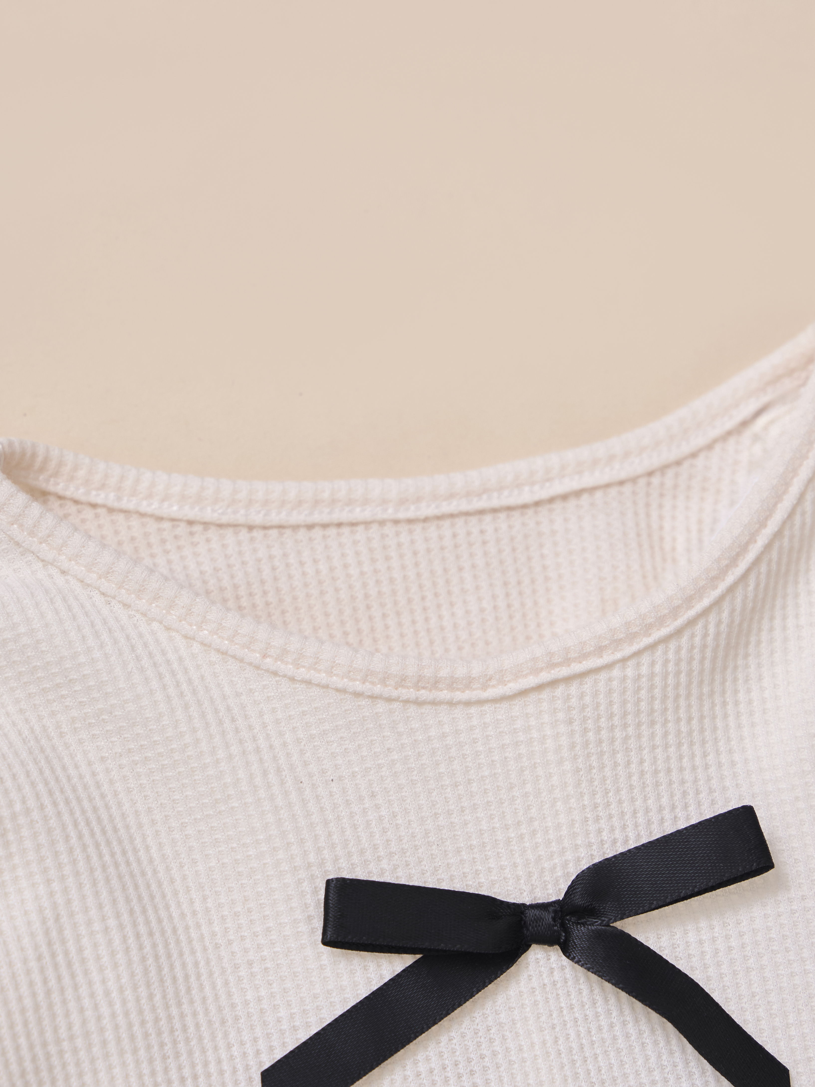 Áo cổ tròn đính nơ cuốn bèo gấu