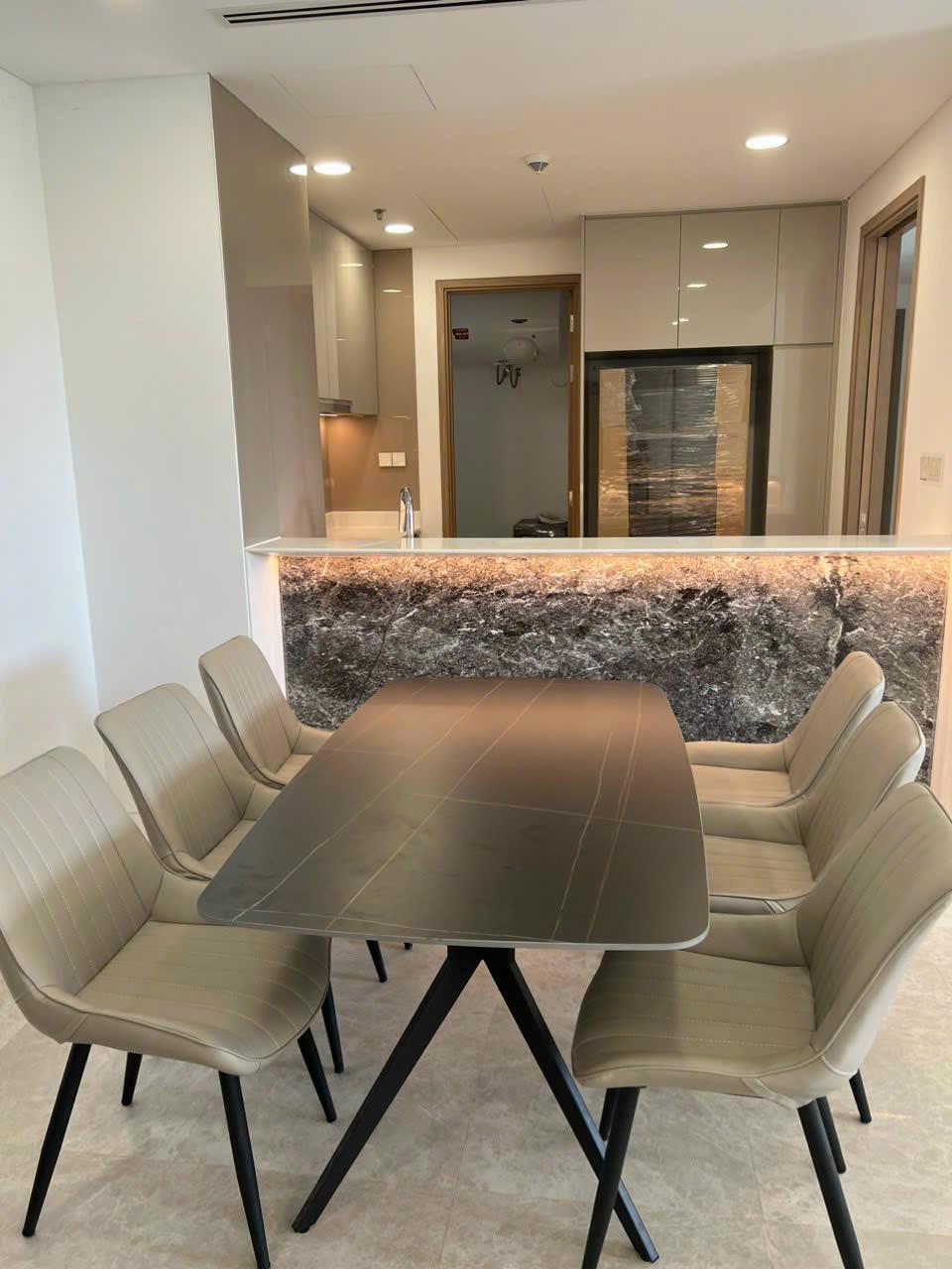 Cần bán căn hộ độc quyền 3PN, diện tích 140 m²