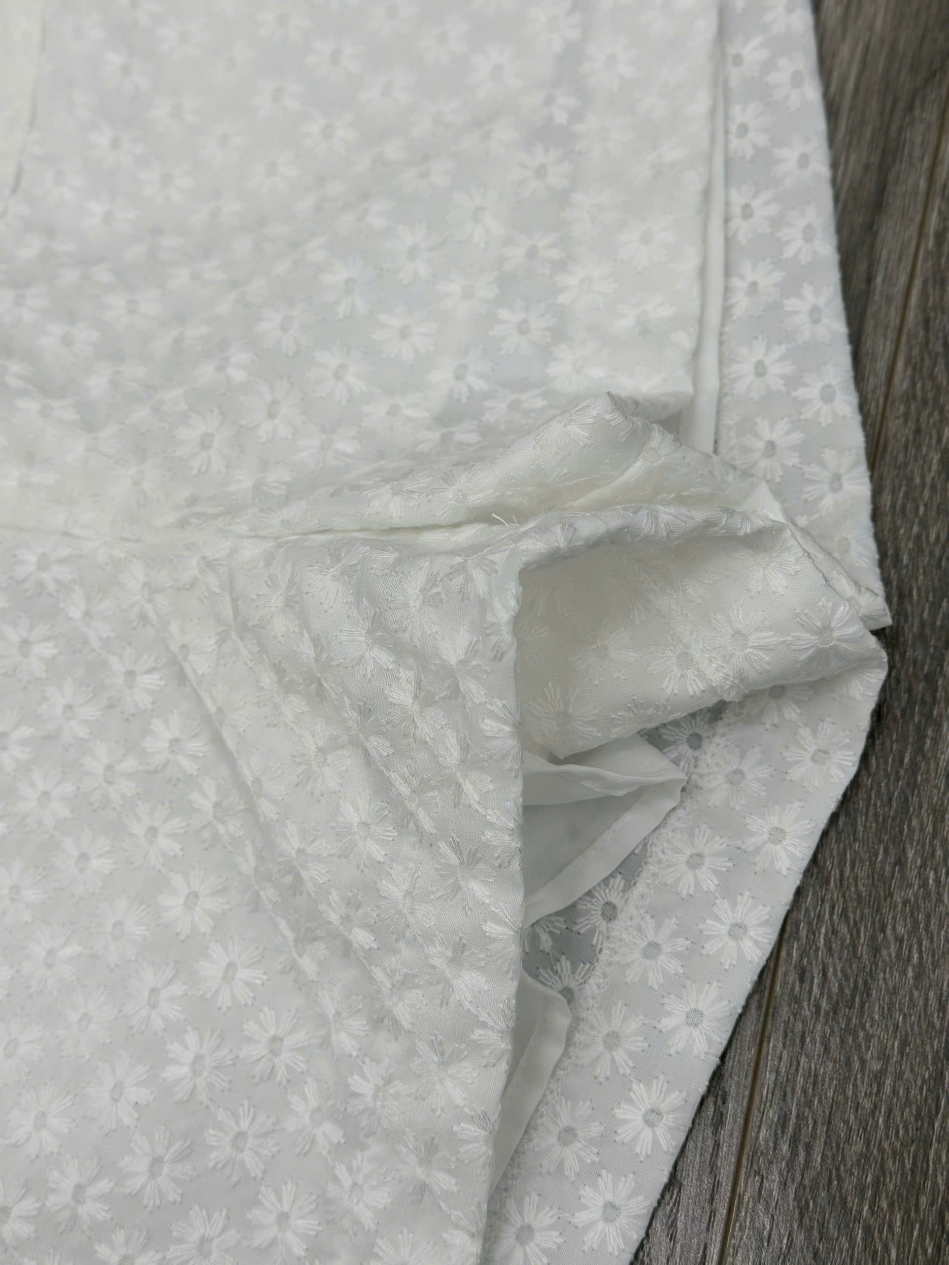 SALE Q35 QUẦN SHORT THÊU TRẮNG_thumbnail_8