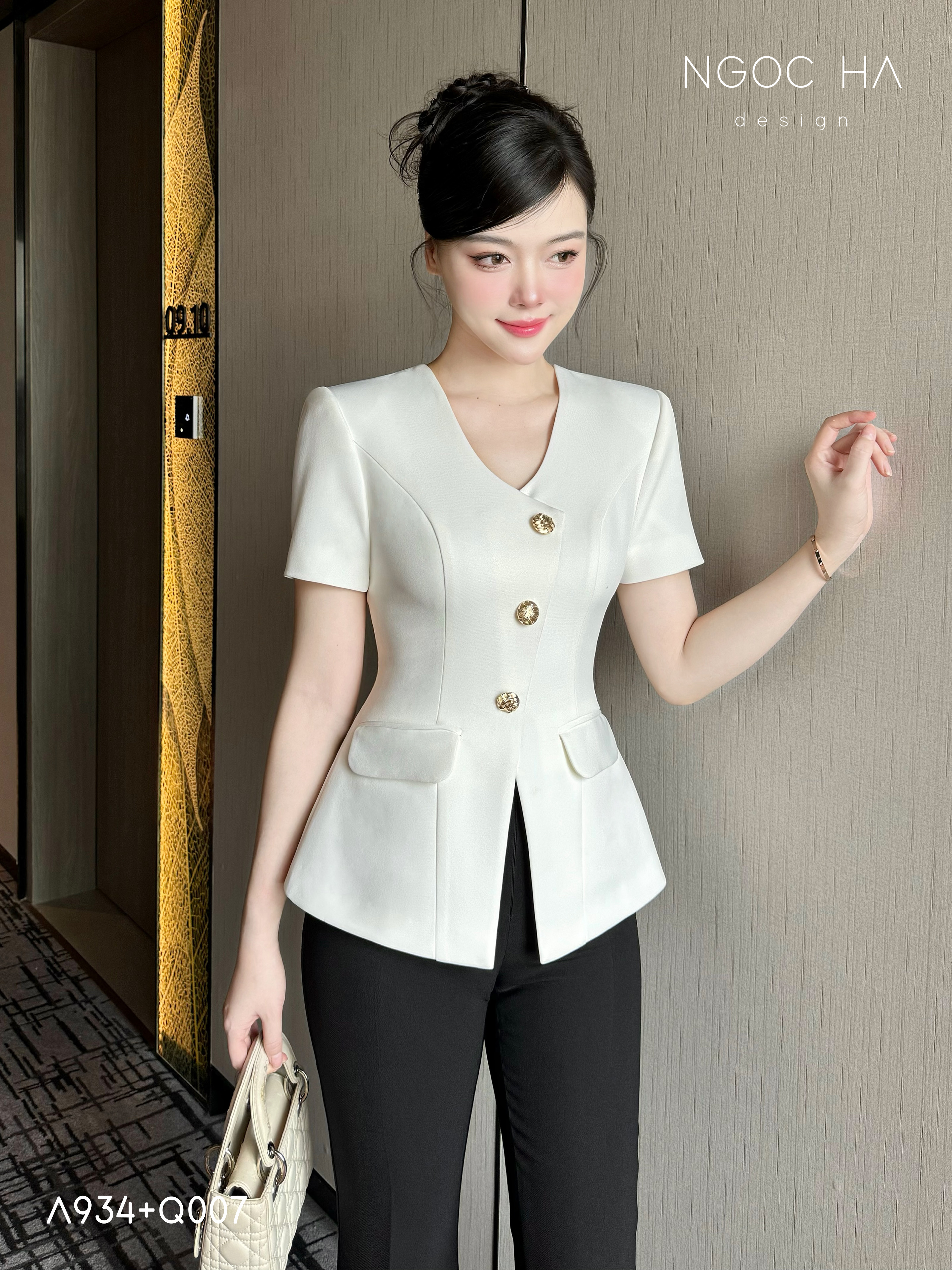 Amy Top_ Áo Vạt Chéo Đính 3 Cúc Tay Cộc Màu Trắng A934_thumbnail_1