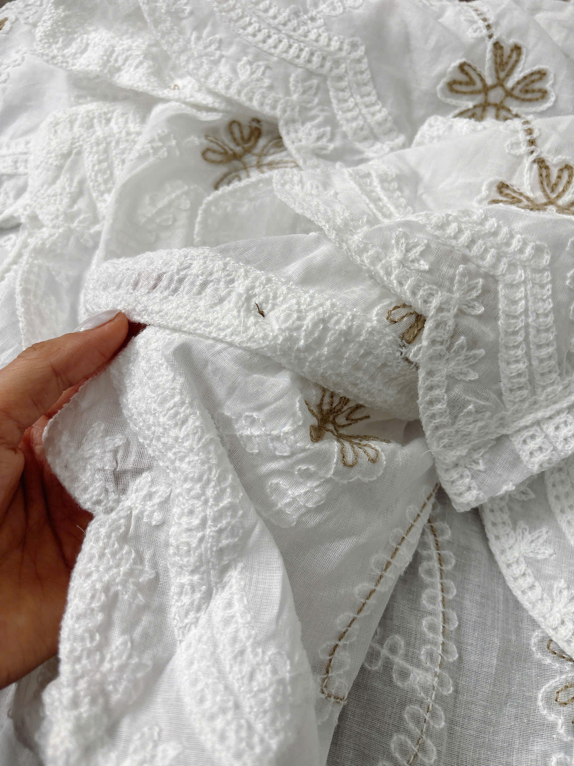 H73 ÁO SOMI TRẮNG THÊU HOA_thumbnail_9