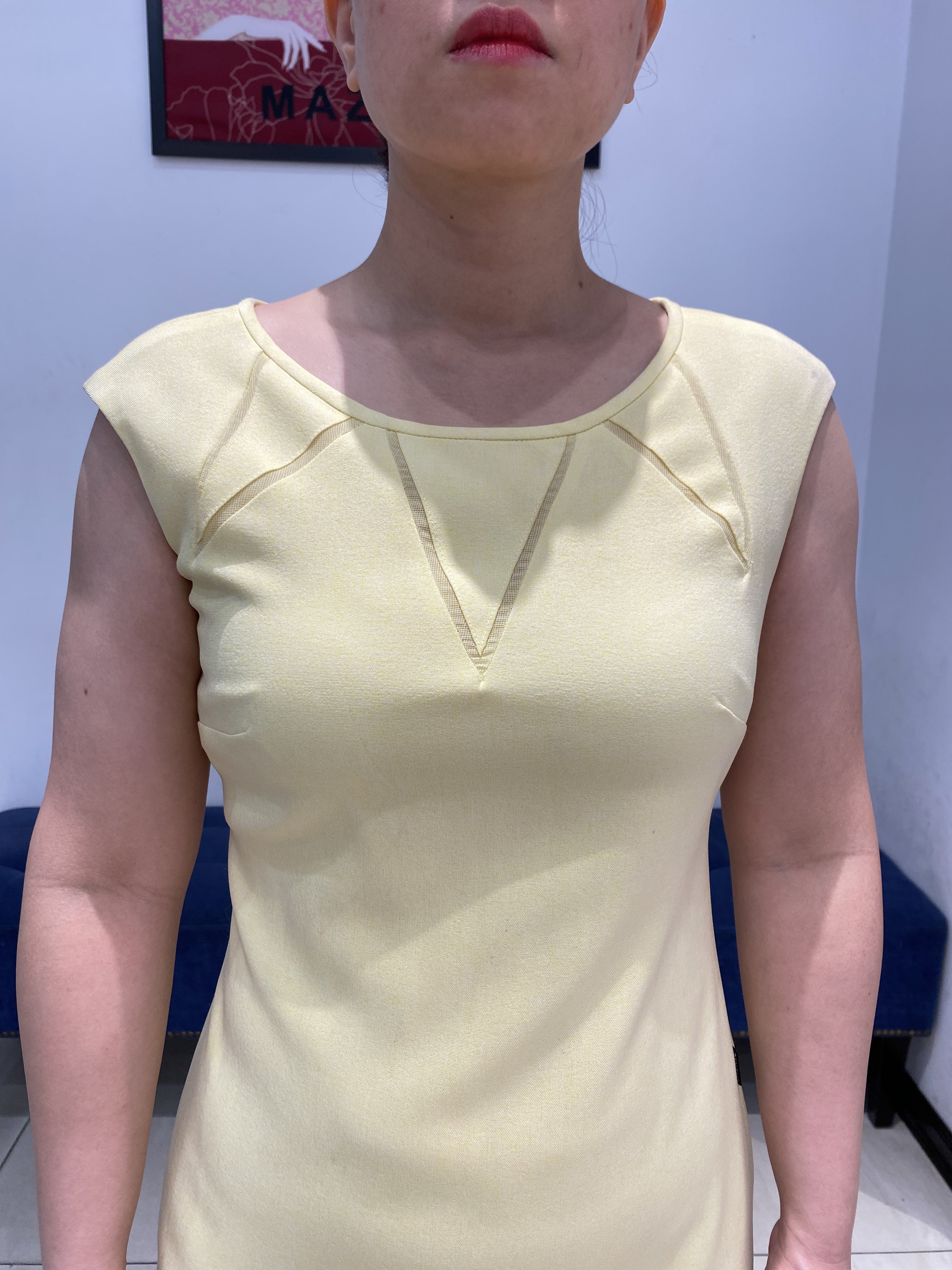 Đầm ôm vàng cổ tròn sát tay