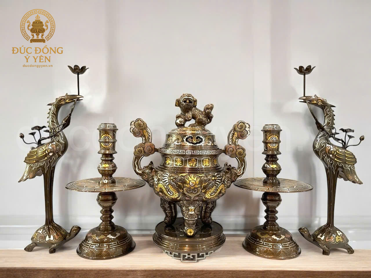 Bộ đỉnh thờ khảm ngũ sắc rồng nổi đúc đồng đỏ 