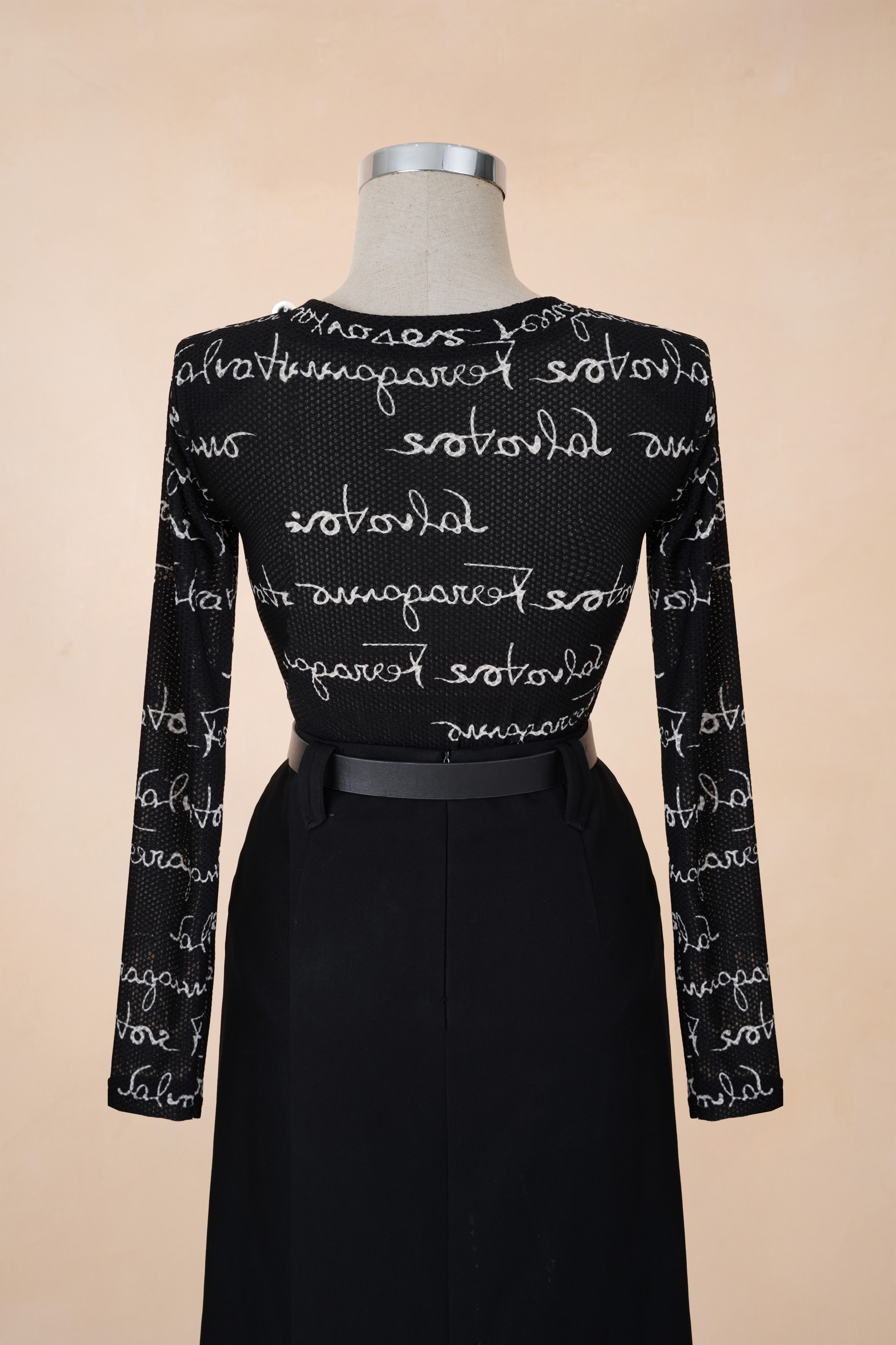 Áo Thun Hoạ Tiết Chữ Khoá Ngực_thumbnail_5