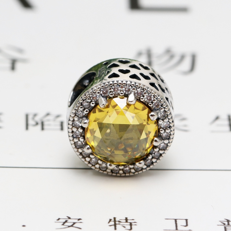 CR17 - Charm radiant vàng