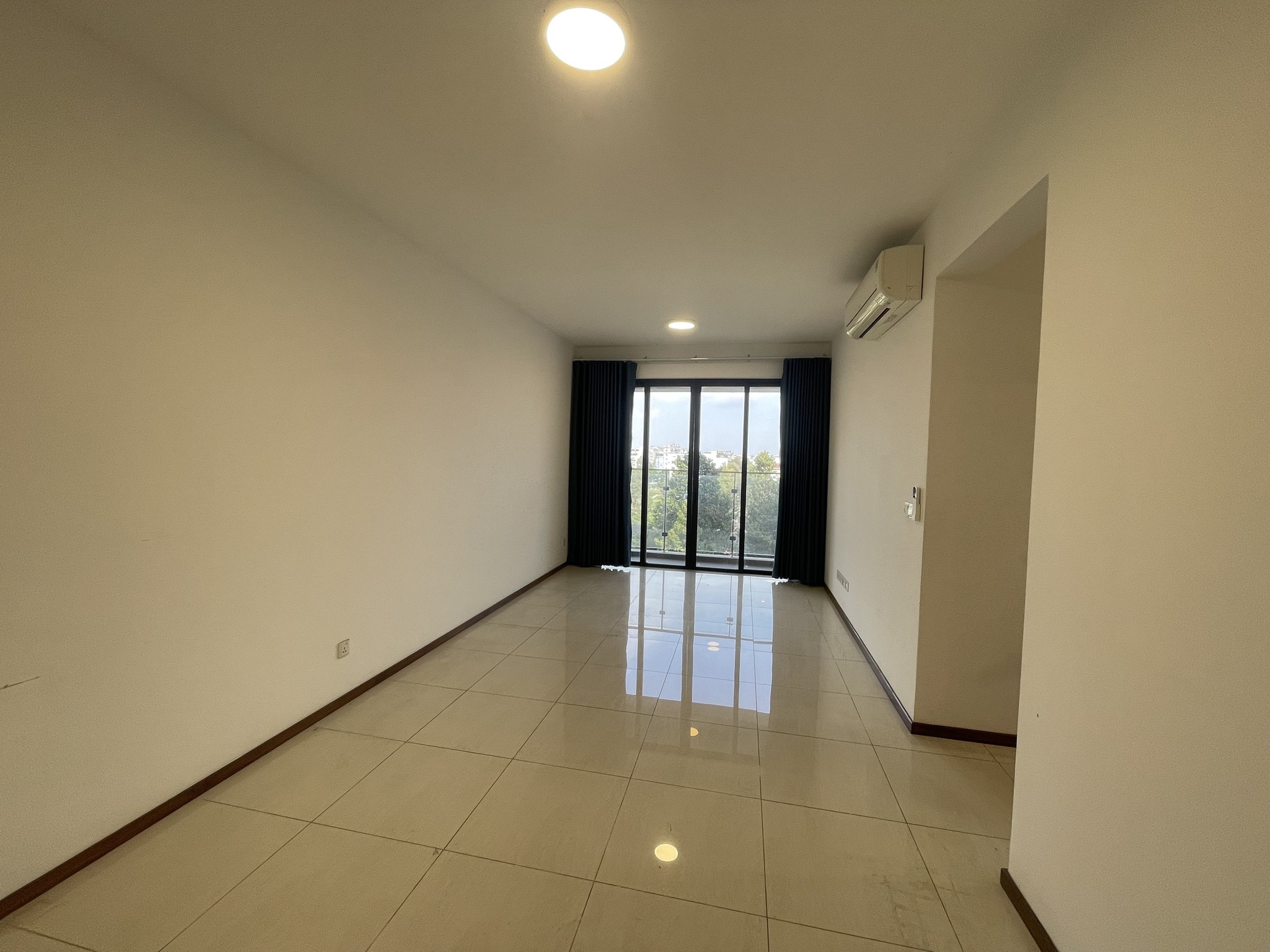 Cho thuê căn hộ 3 phòng ngủ, view sông trực diện, hướng mát cả ngày_thumbnail_1