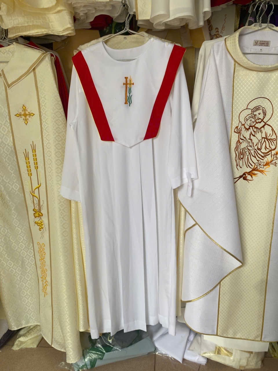 Bộ áo ca đoàn vải dâu không cổ (áo + yếm + đai)