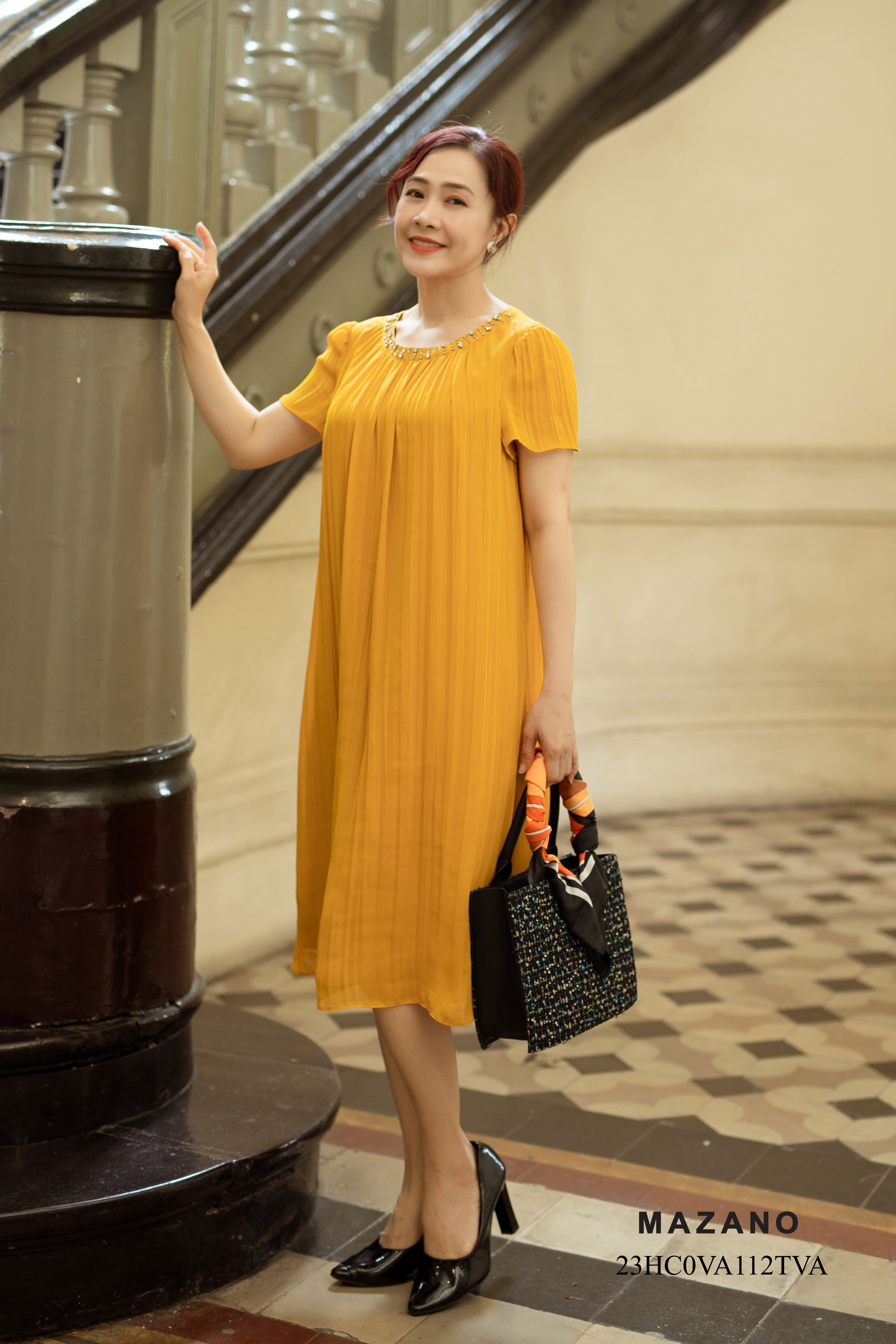 Váy Đầm Suông Vải chiffon dập nhăn Cổ tròn đính trang trí Tay ngắn Dài qua gối_thumbnail_2