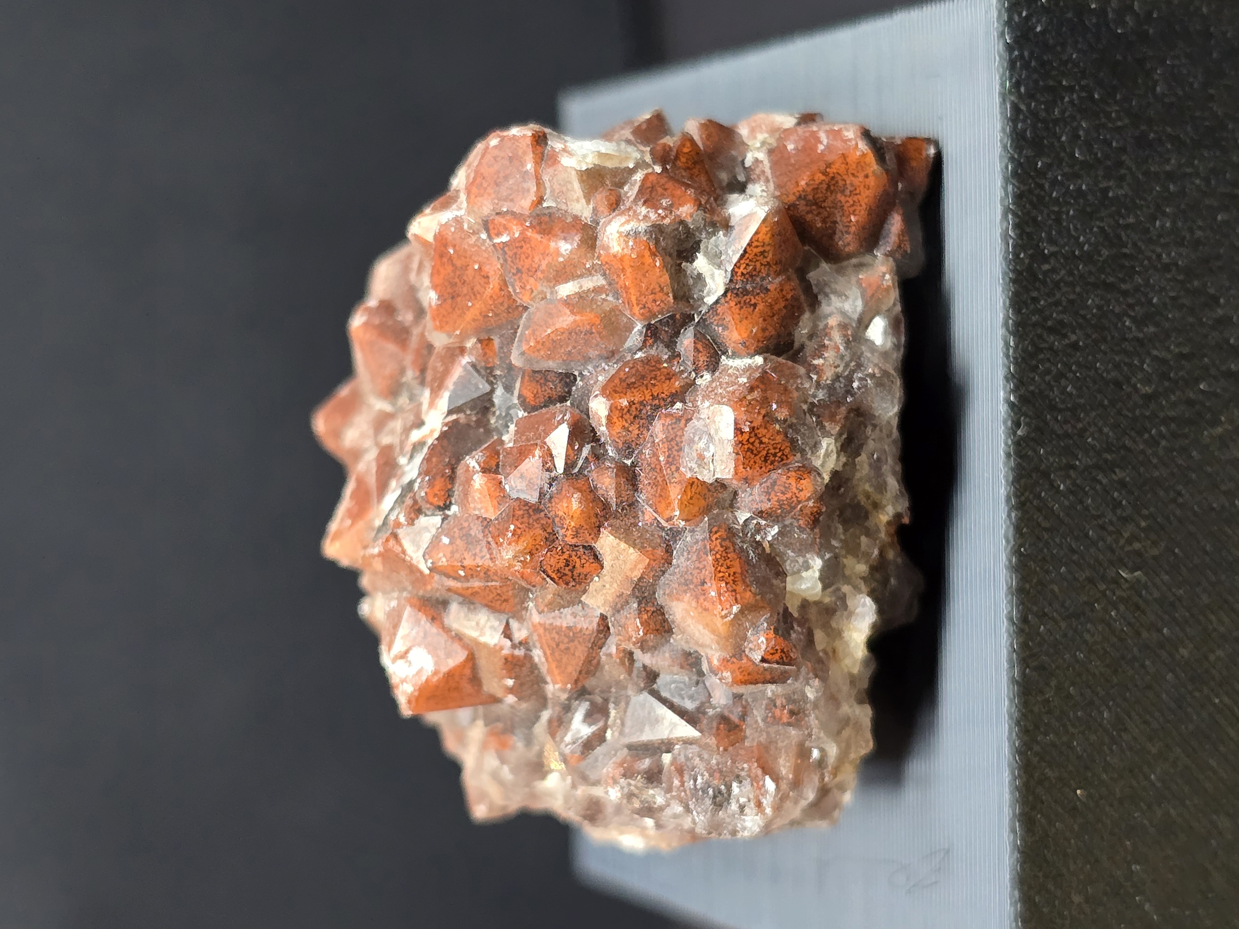 Tinh Thể Thạch Anh Tím Mũ Đỏ Red Cap Amethyst / Thunder Bay Amethyst - Onatario