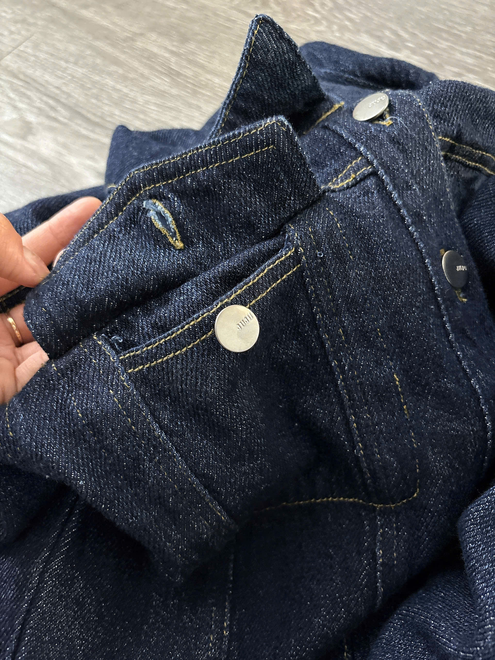 Áo khoác jean đậm 2 túi cúc_thumbnail_10