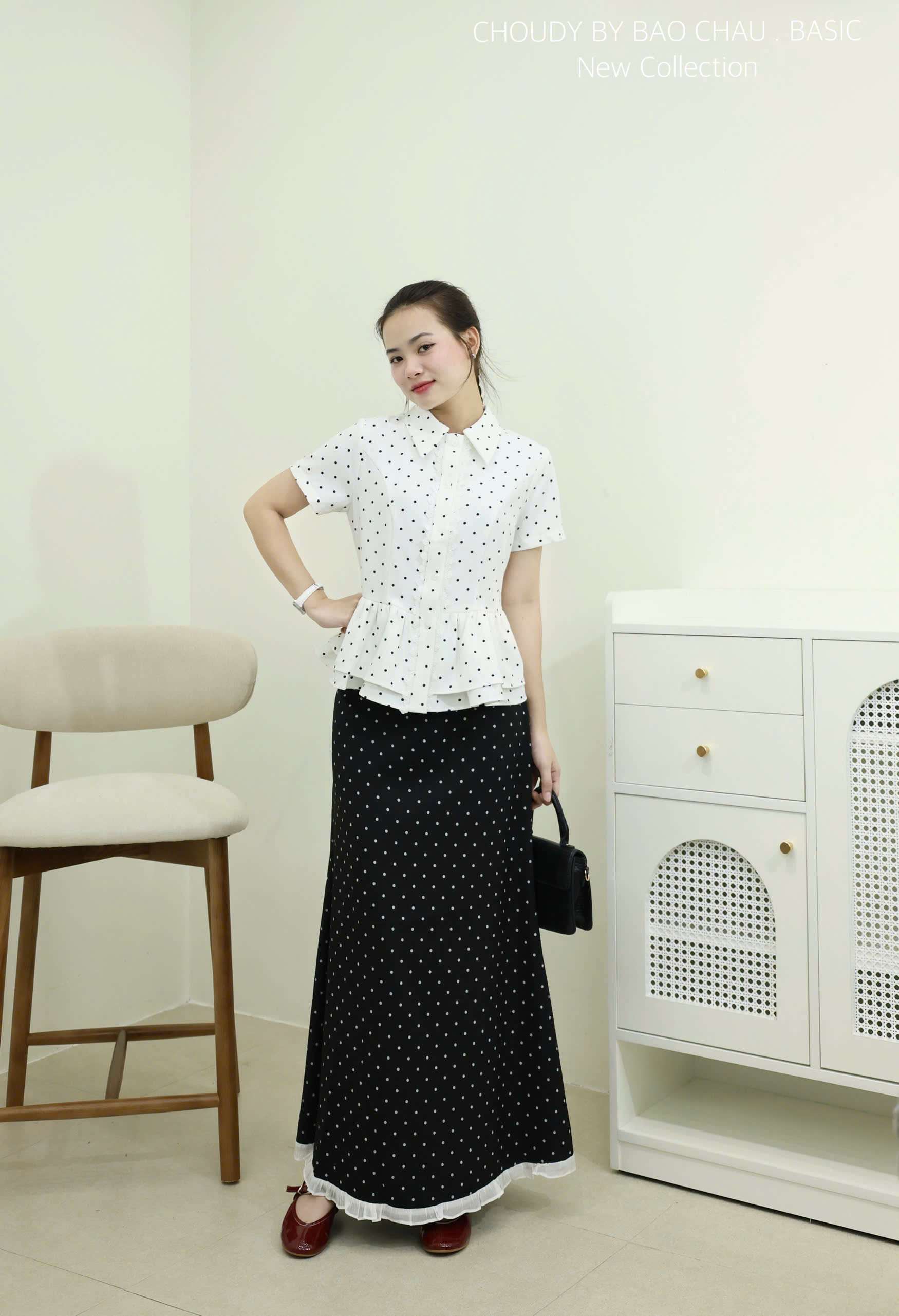 U749 CHÂN VÁY CHẤM BI ĐEN