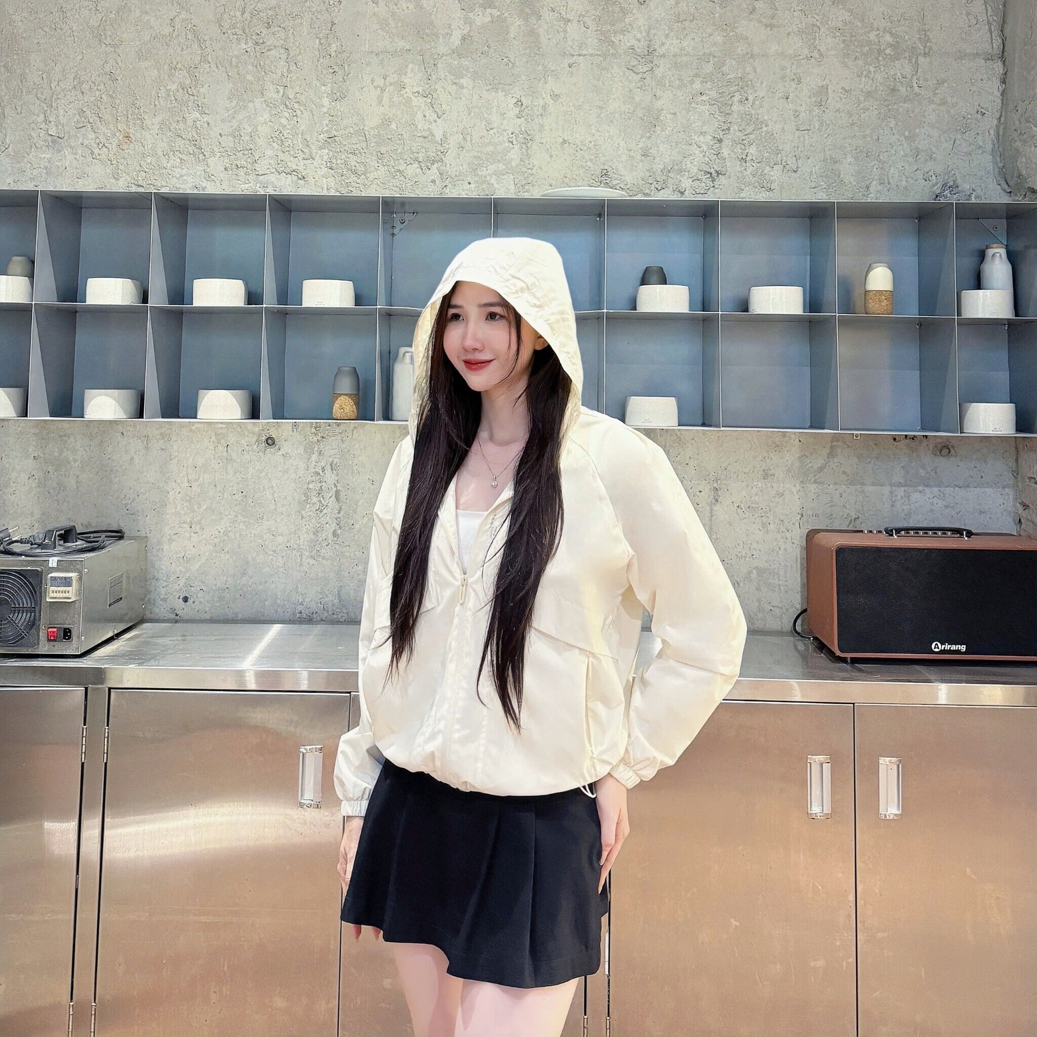 25AG159-Áo khoác gió NỮ GUNO 2 lớp lót lưới nắp chéo