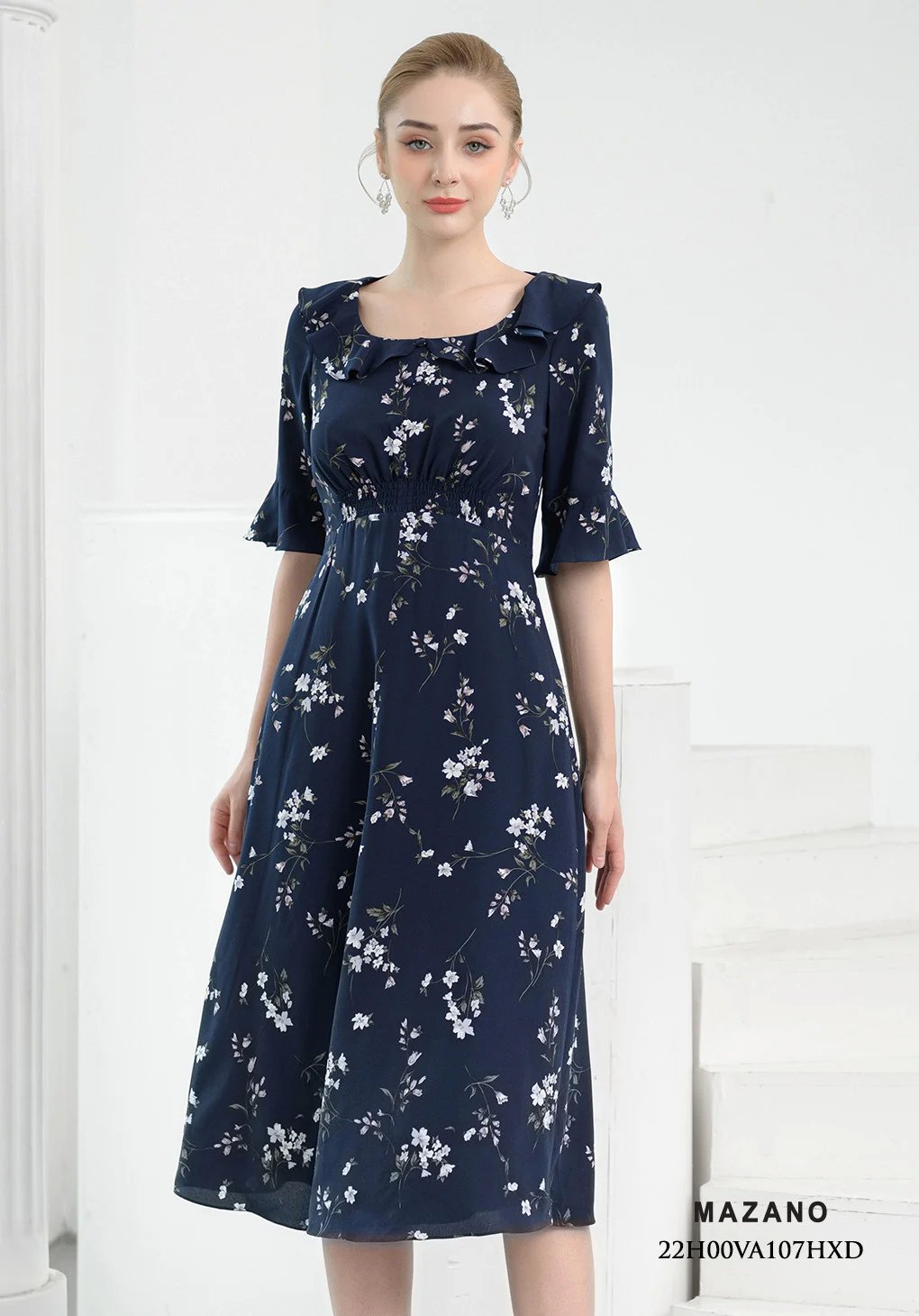 Đầm xòe họa tiết cổ bèo vuông