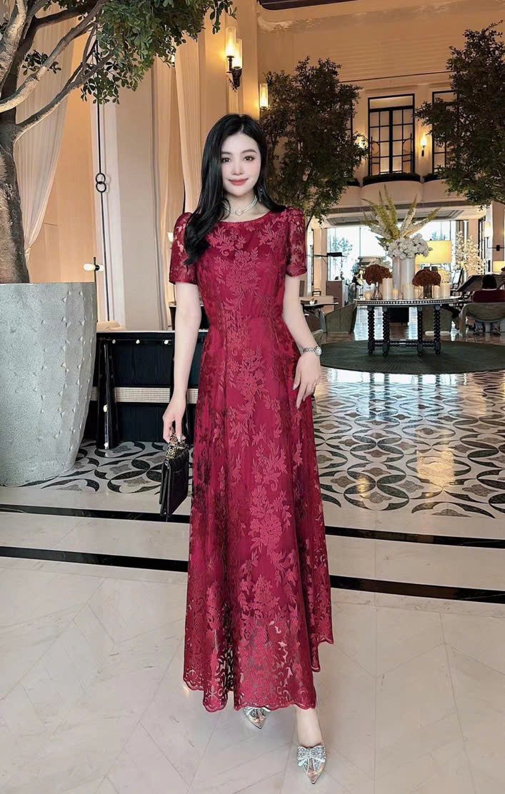 Đầm dự tiệc dạ hội ren thêu 3D tay con cổ thuyền sang trọng