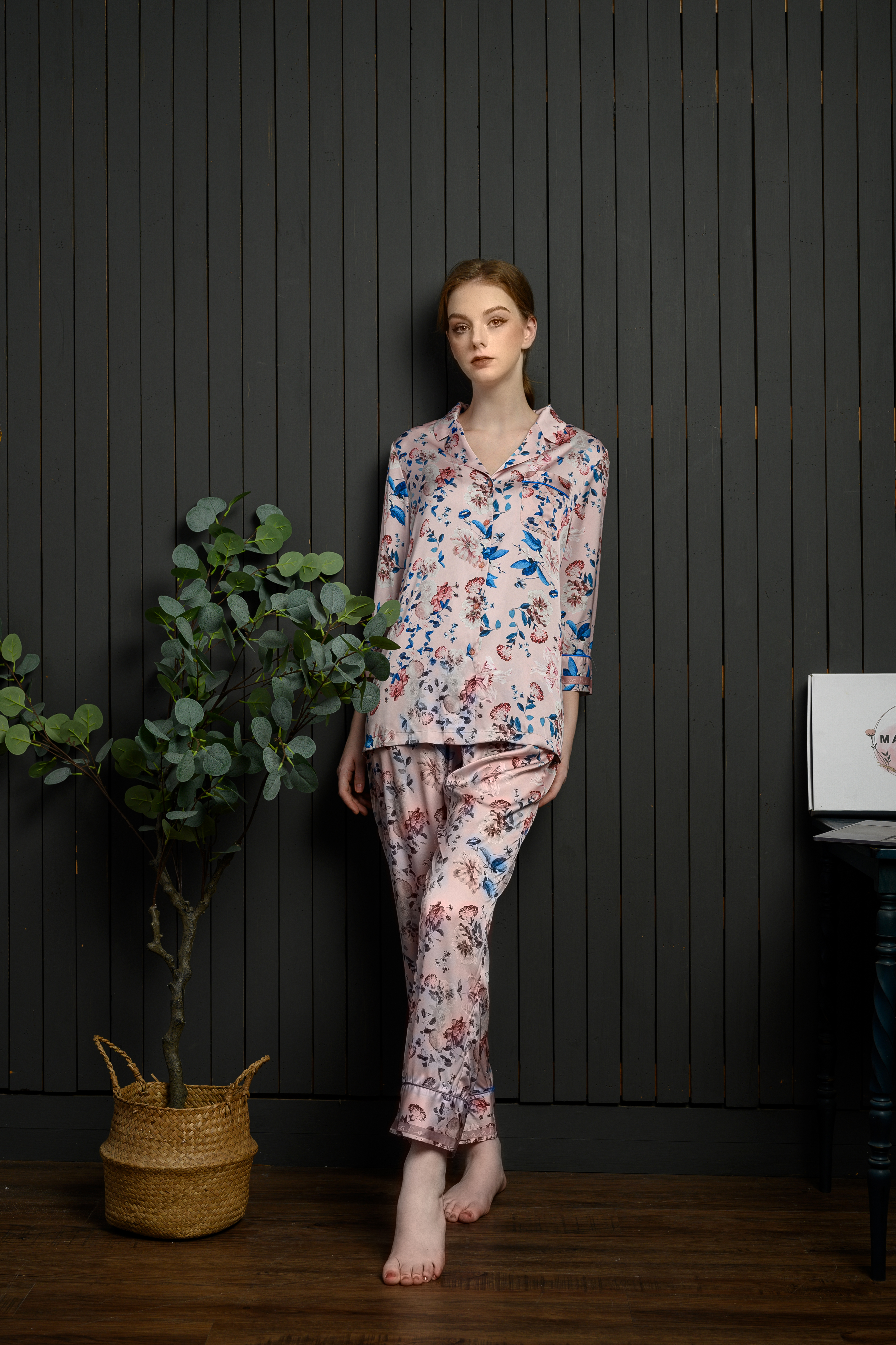 Bộ đồ Pijama dài tay lụa hồng họa tiết_thumbnail_2