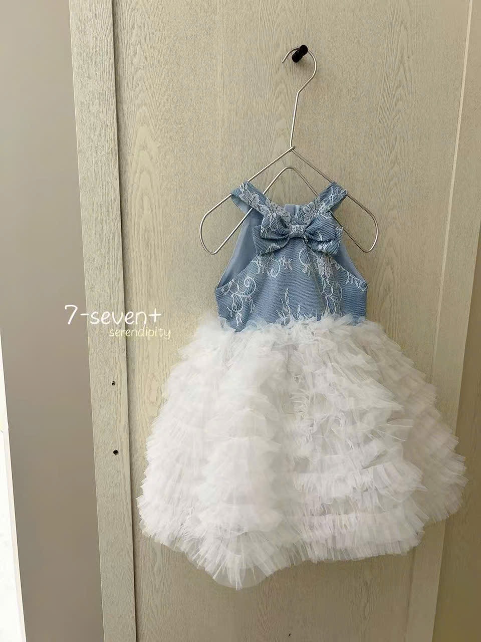 (H102) Váy sát nách xanh voan tầng trắng hãng Seven