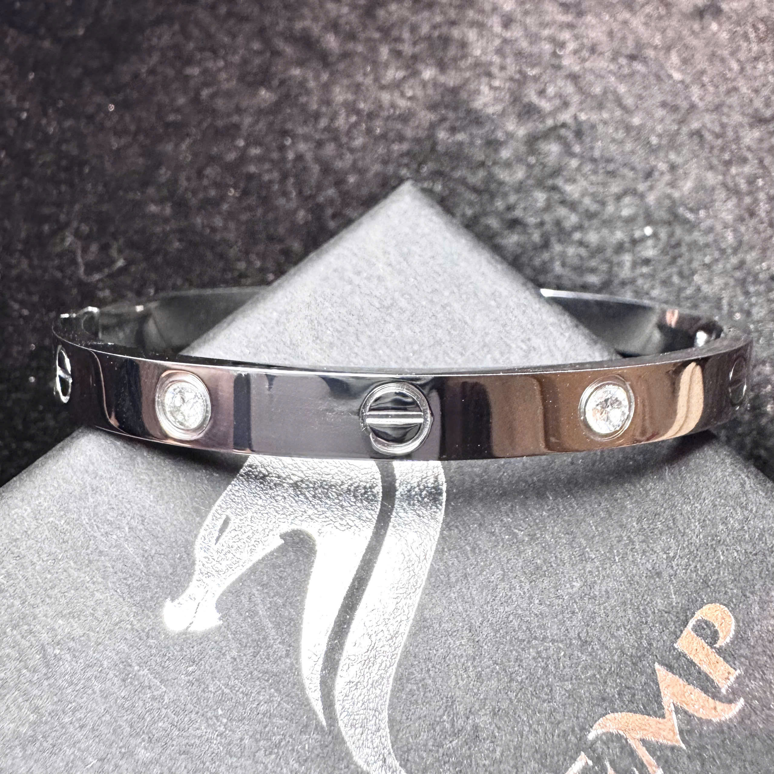 Vòng tay titan cuff đính kim cương_thumbnail_3