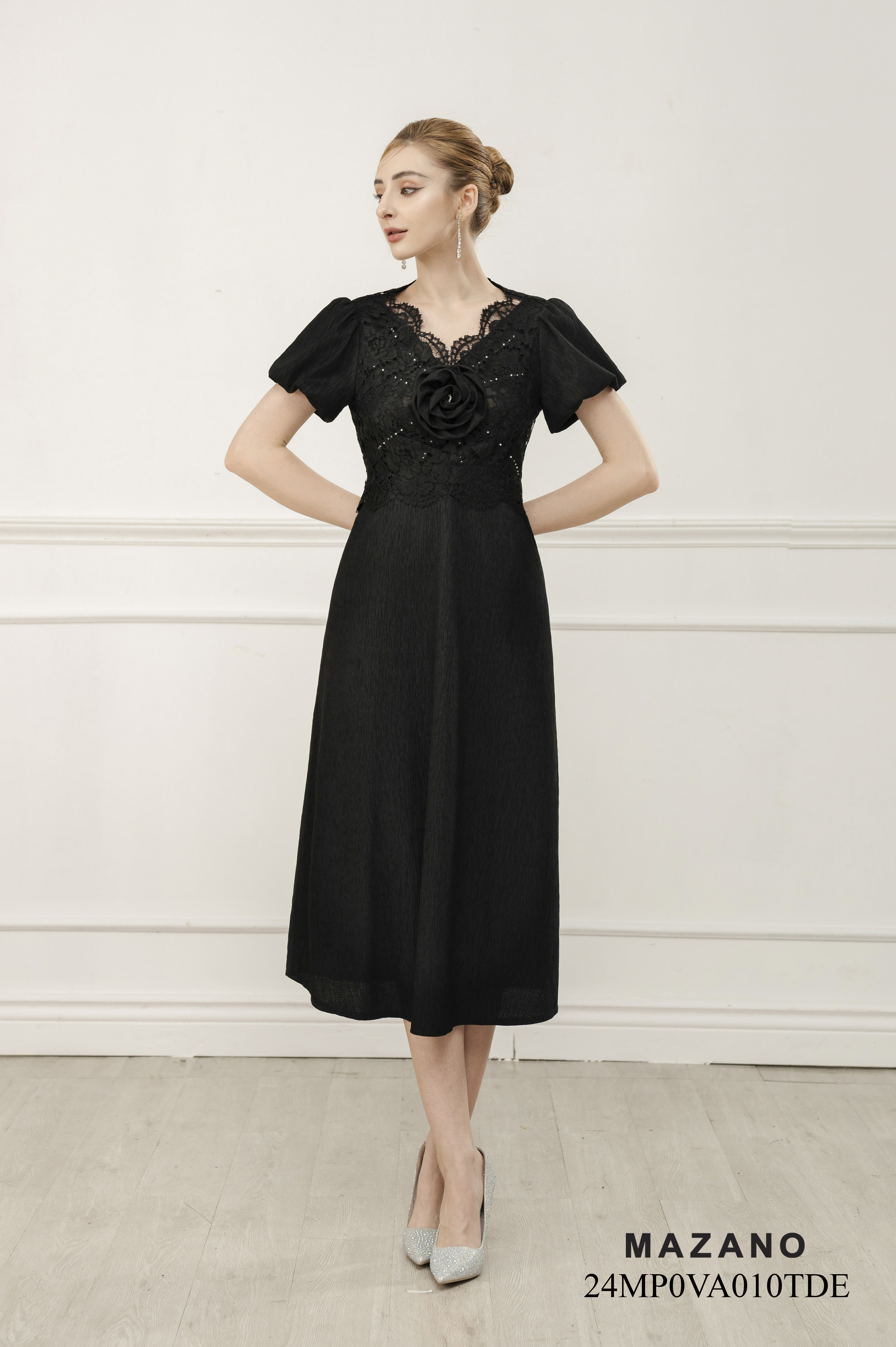 Đầm đen chân rủ phối ren đính hoa ngực_thumbnail_0