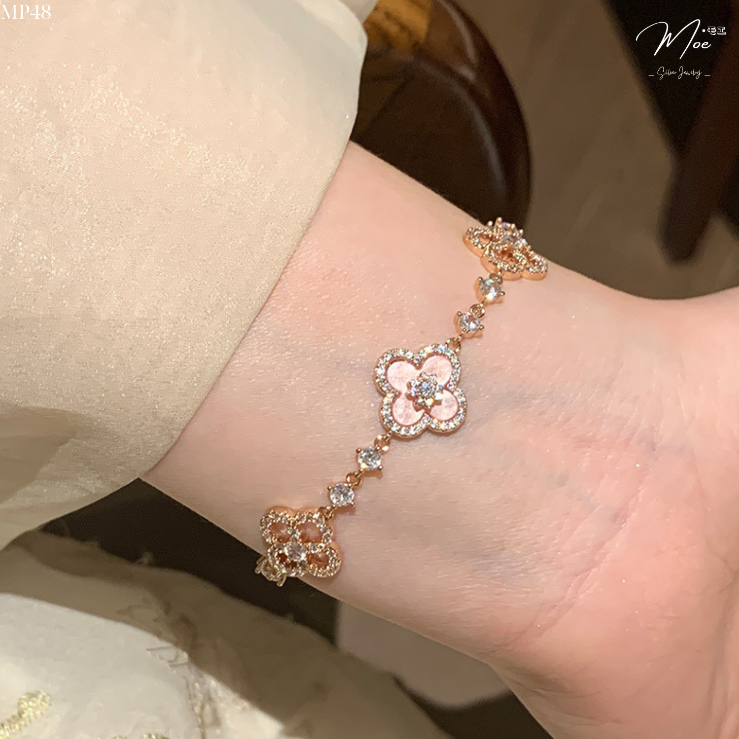 LT630 - Lắc tay Cỏ 4 lá pha lê dây rút (hồng/trắng)_thumbnail_8