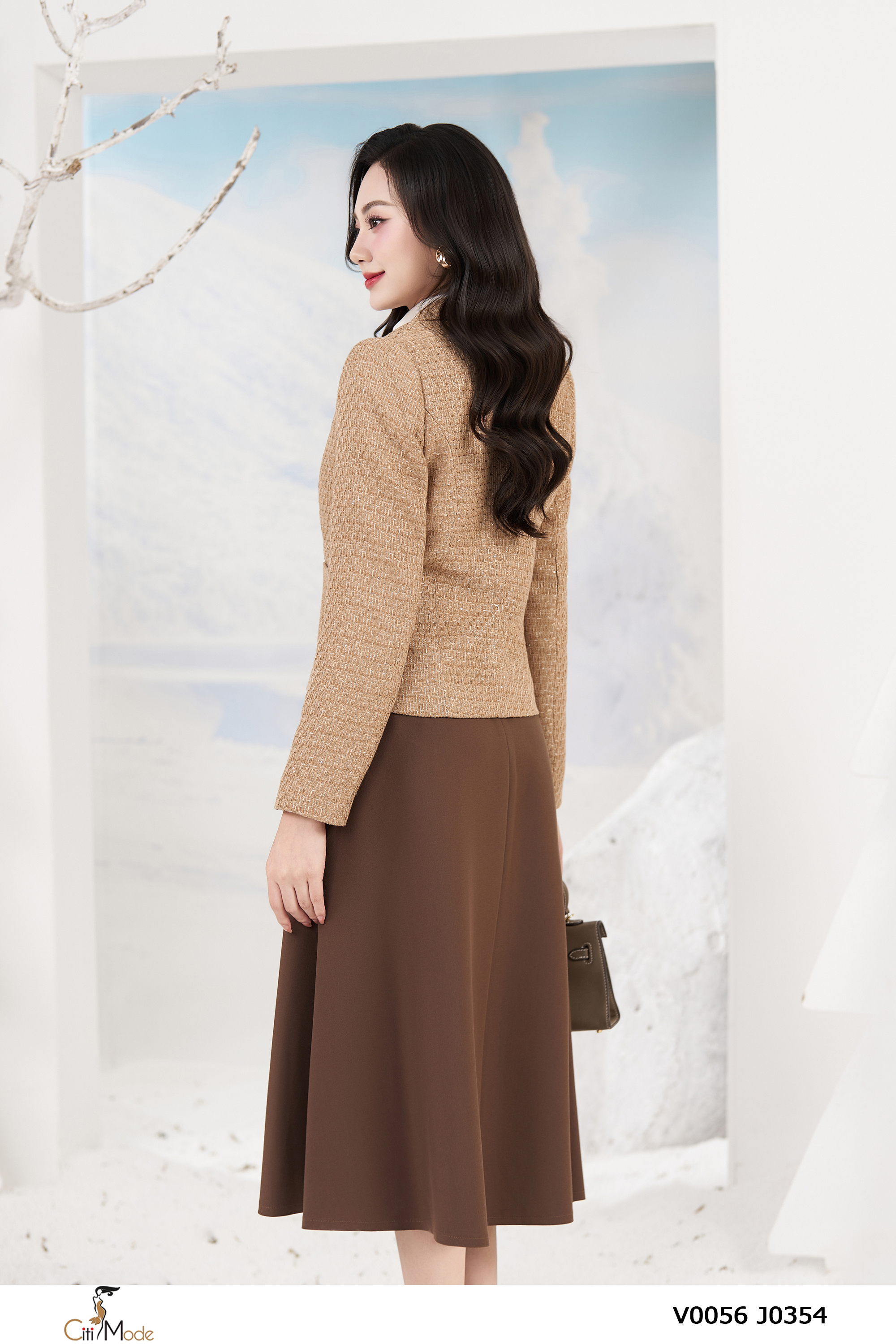 Vest cổ 2 ve màu vàng ánh kim