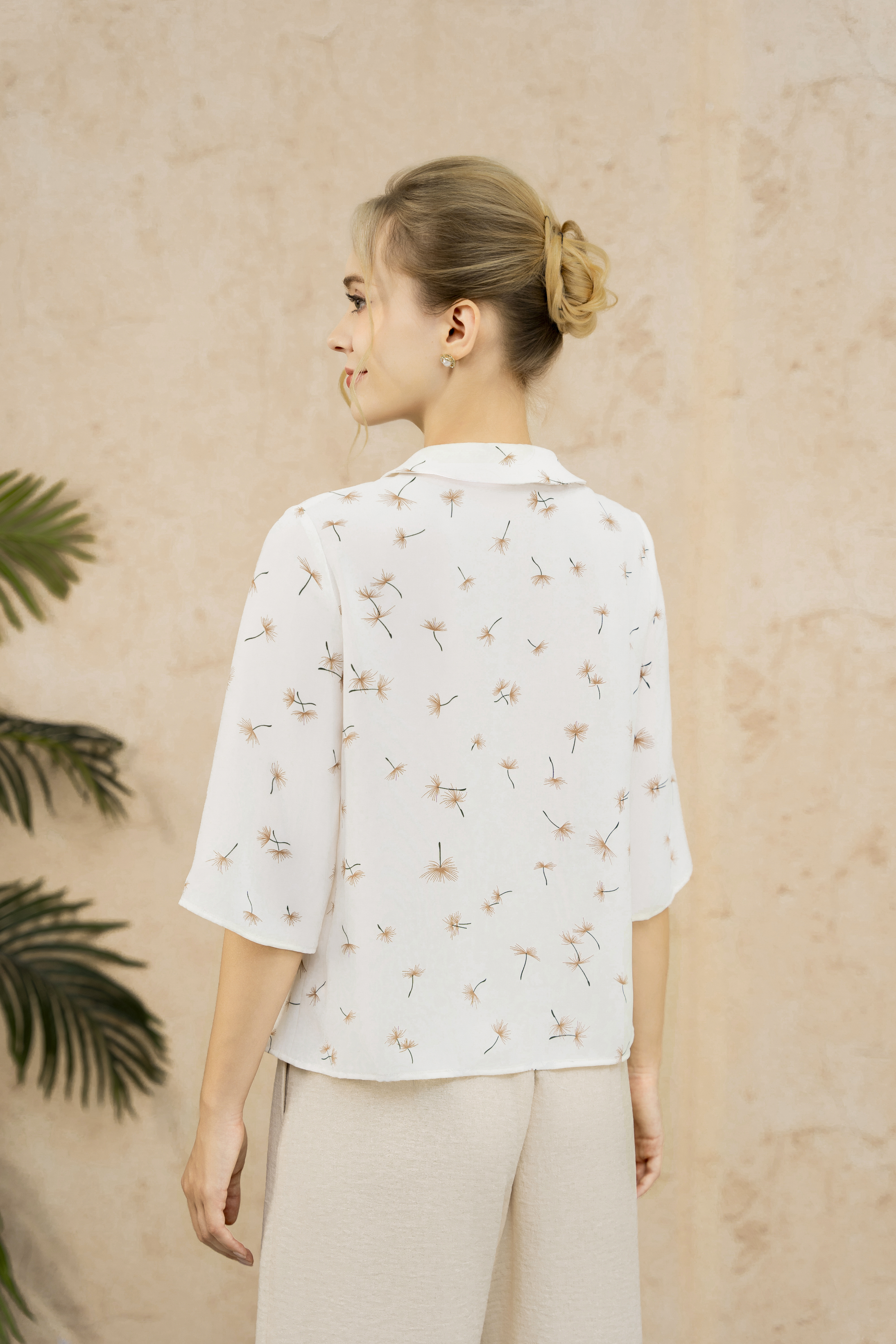 Áo sơ mi cài khuy Suông Vải voan in họa tiết cách điệu Cổ bẻ cài khuy Tay lỡ Dài dưới eo_thumbnail_3