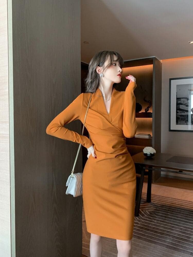 Đầm body xếp ly cổ V tay dài