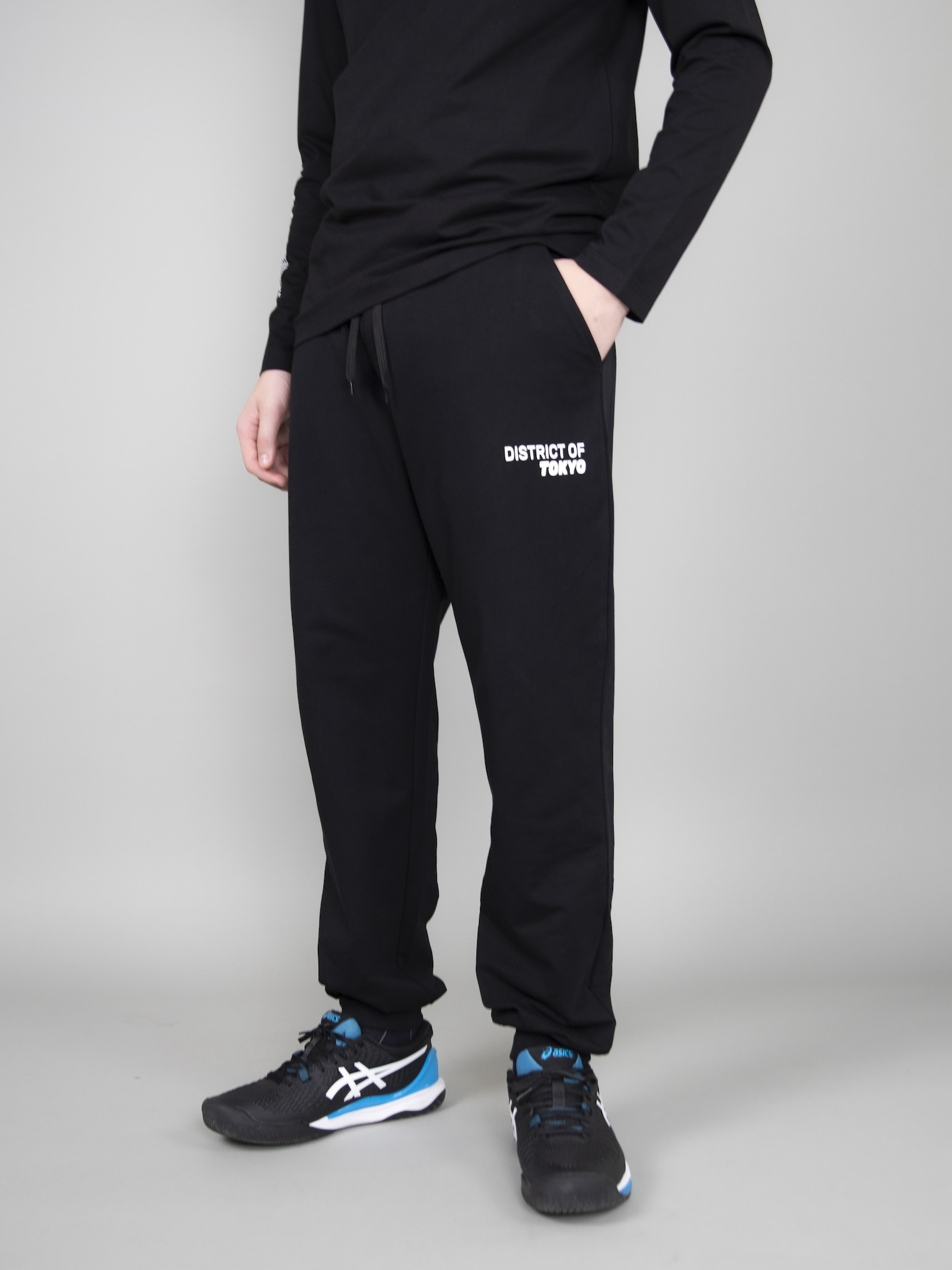 Quần nỉ da cá đen túi chéo in hình