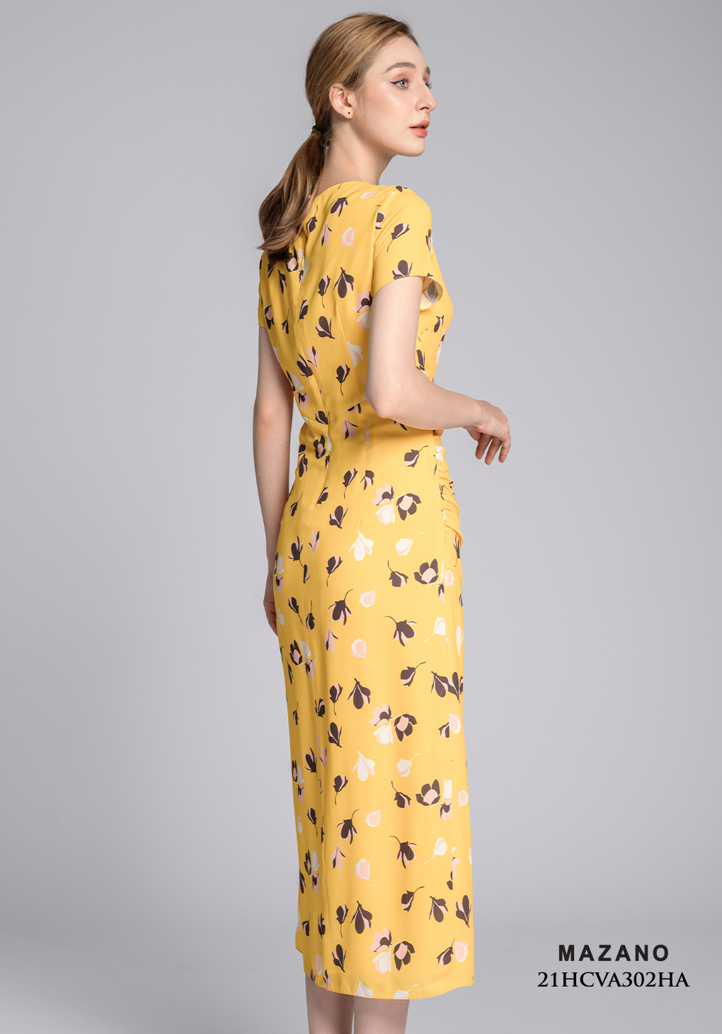 Đầm vàng họa tiết nhún eo