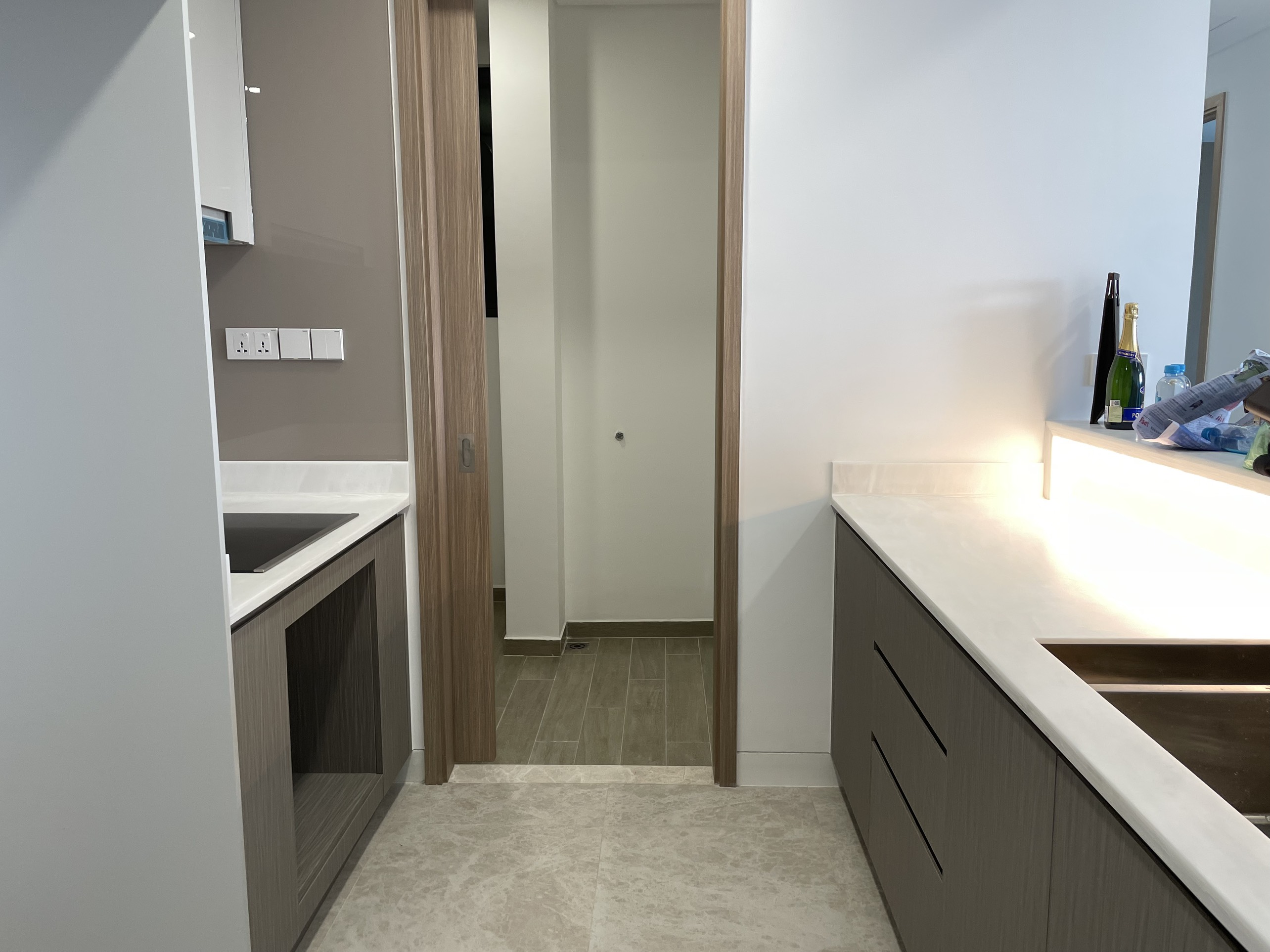 Cần bán 2 PN The River, nội thất cơ bản, Giá cực tốt