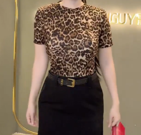 Áo Thun Hoạ Tiết Báo