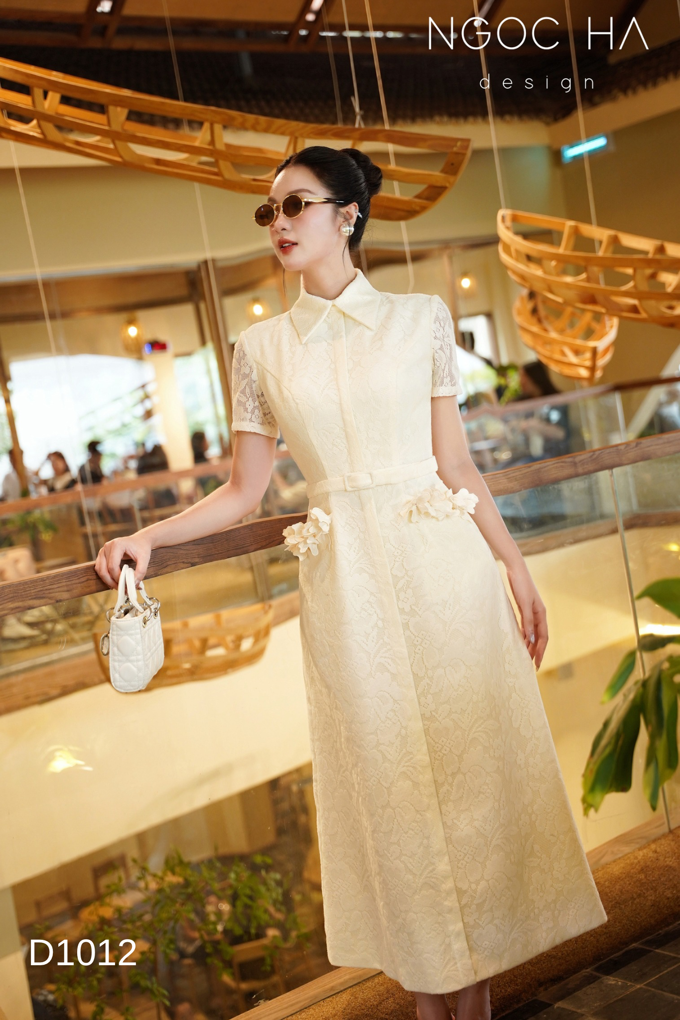 Catherine Dress_ Đầm Ren Đính Hoa Túi Màu Kem D1012_thumbnail_2