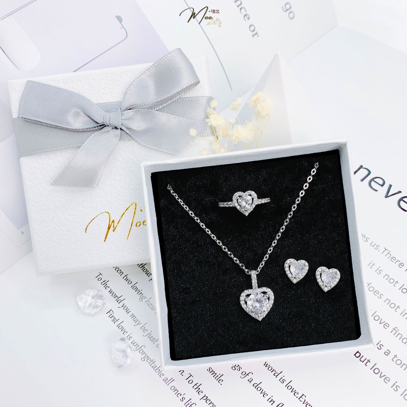 K258 - Khuyên tai trái tim pha lê_thumbnail_1