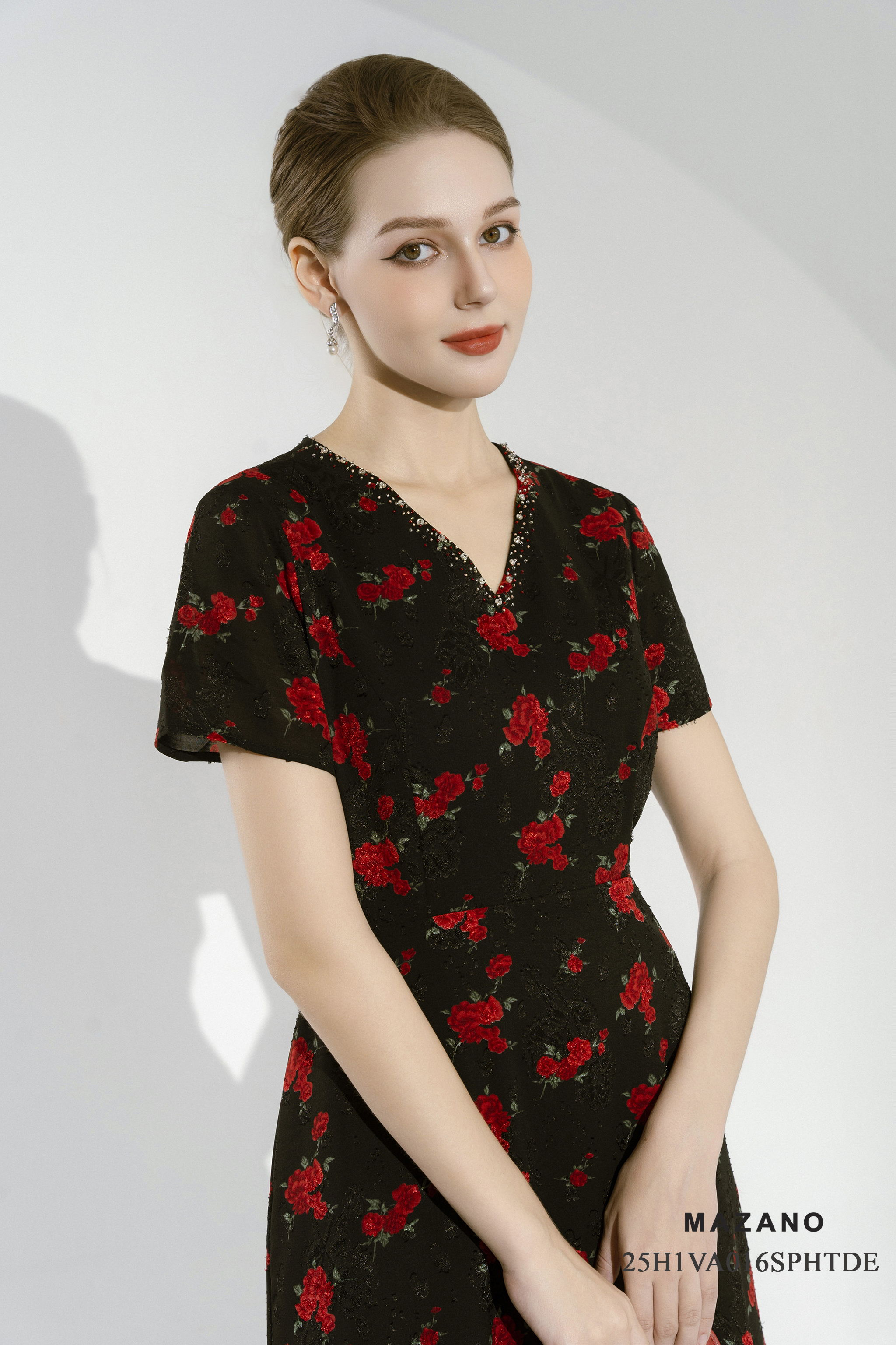 Váy Đầm ôm Vải voan 3D Họa tiết hoa hồng cách điệu Cổ V Đính đá thủ công Tay ngắn Dài qua bắp chân_thumbnail_3