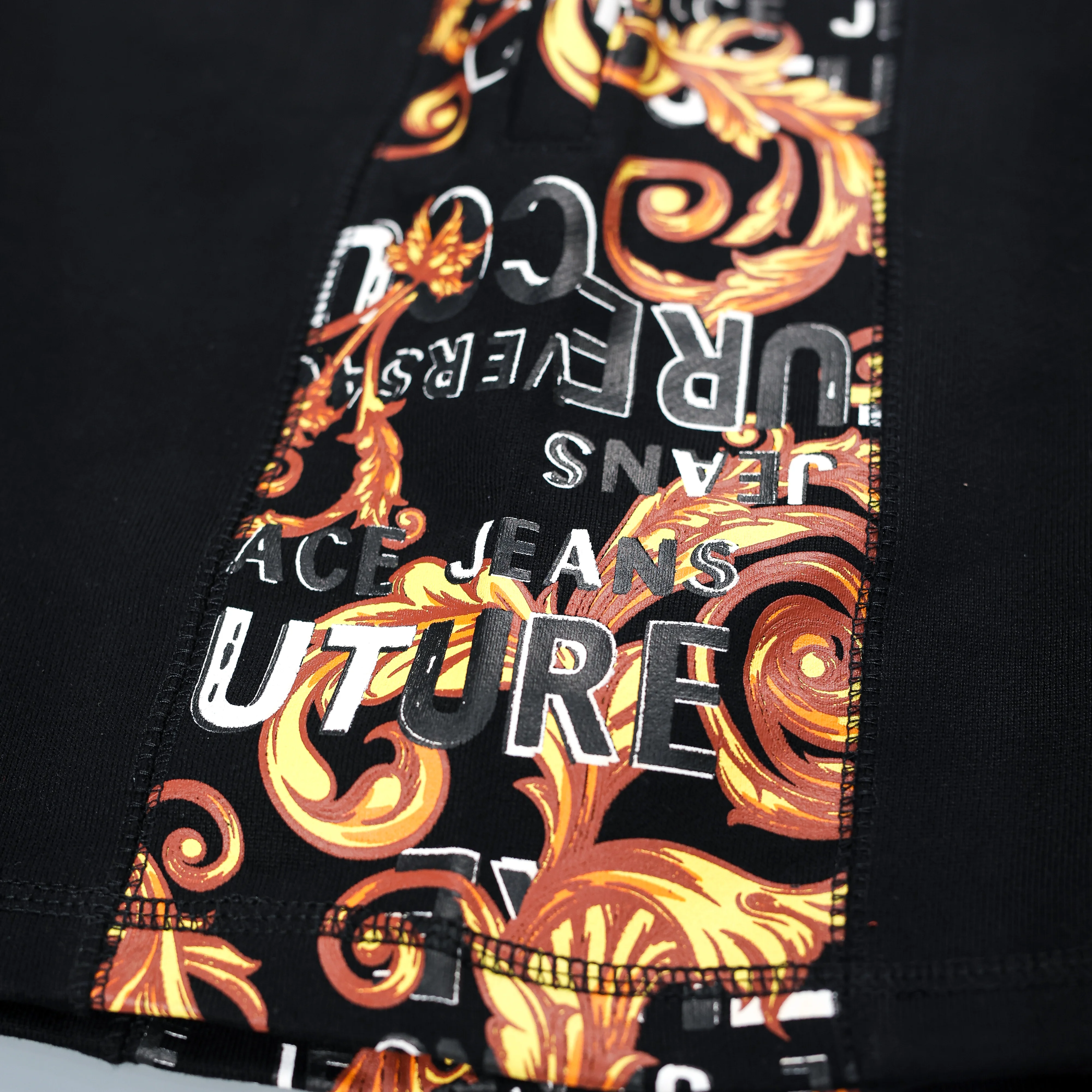 Short  Versace Họa tiết sườn_thumbnail_4