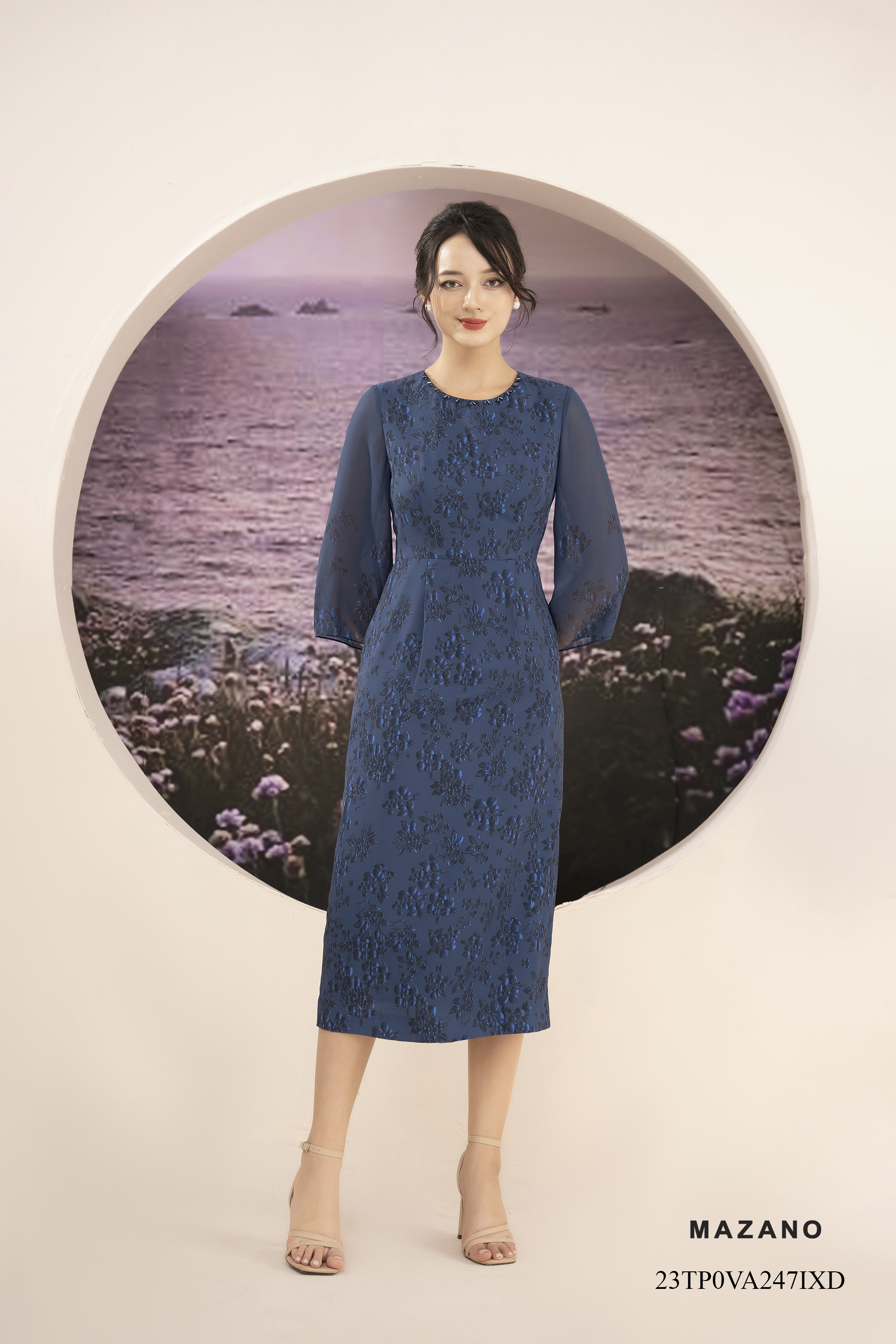 Đầm lụa xanh cổ tròn phối tay cách điệu