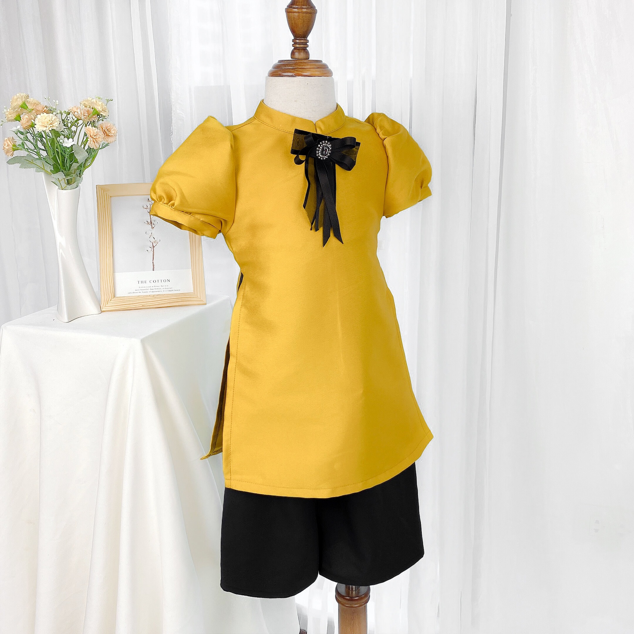 Áo dài tafta cài nơ quần đen_thumbnail_5