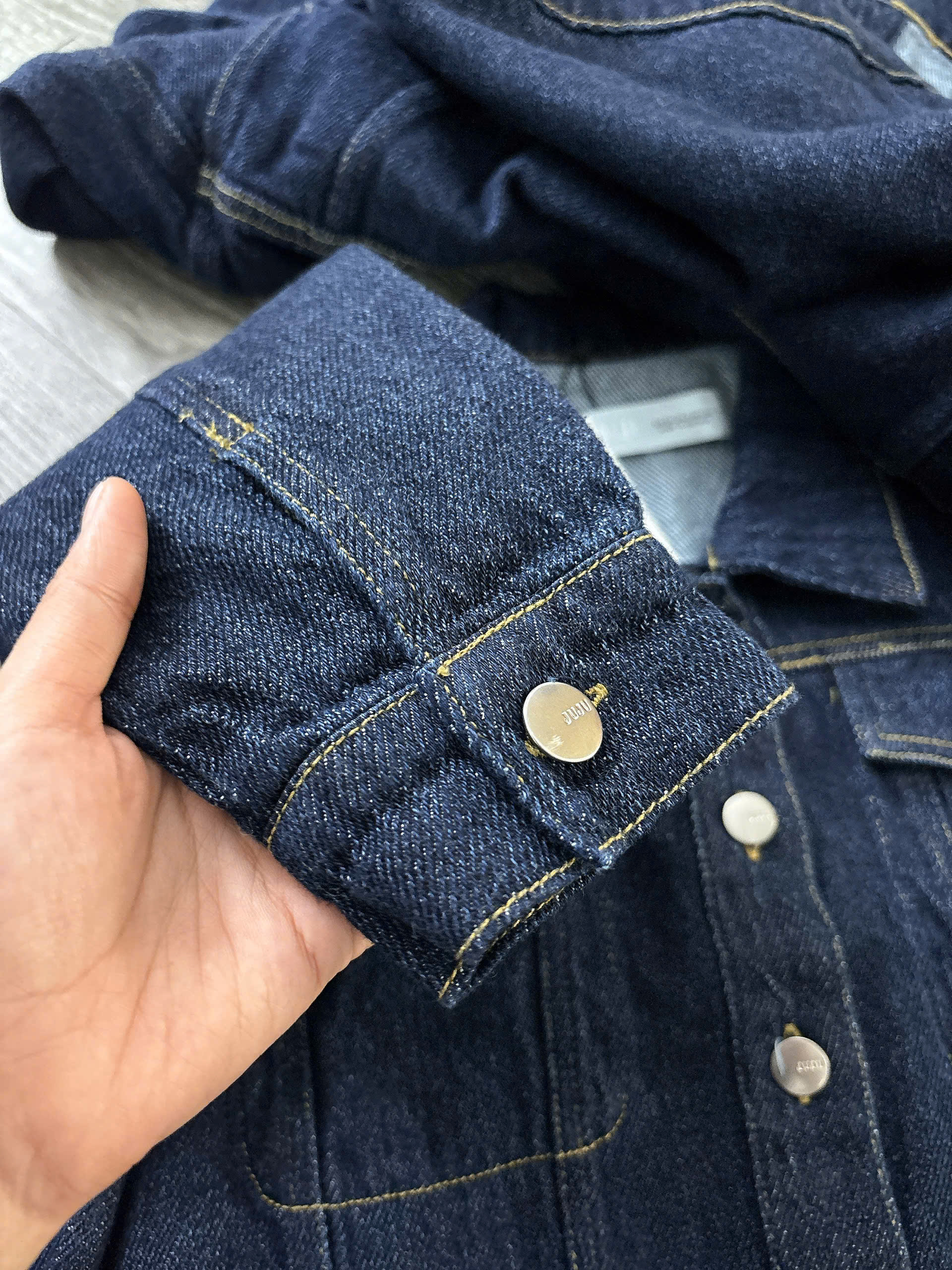 Áo khoác jean đậm 2 túi cúc_thumbnail_7